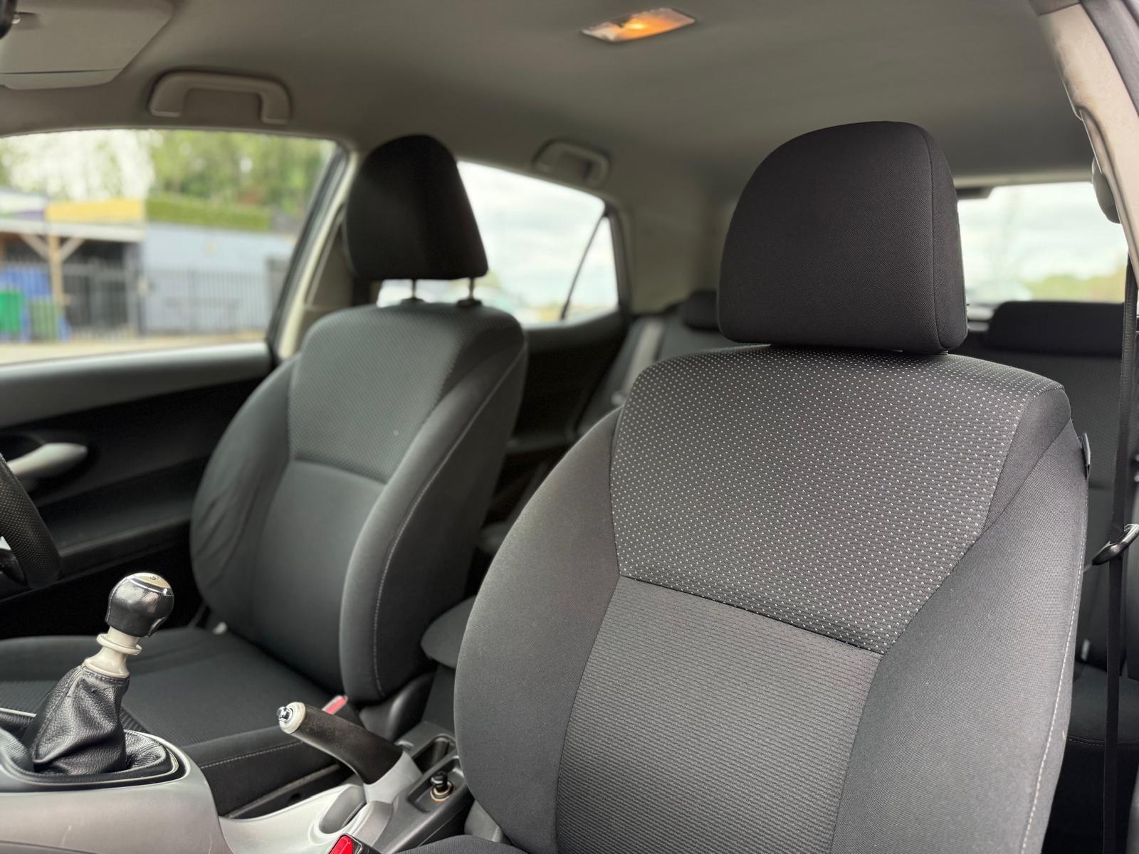 Toyota Auris view 45