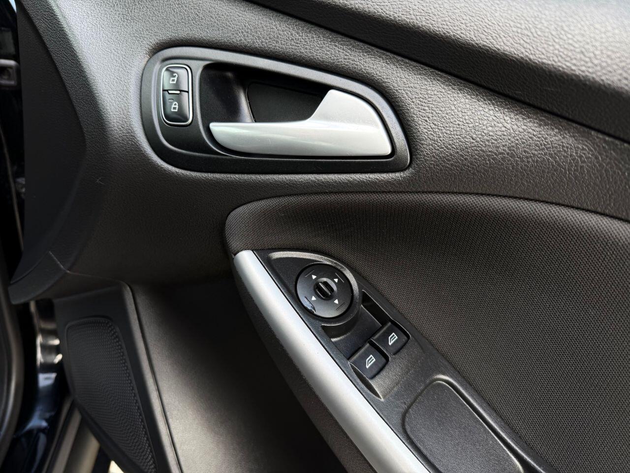Ford Focus view 31