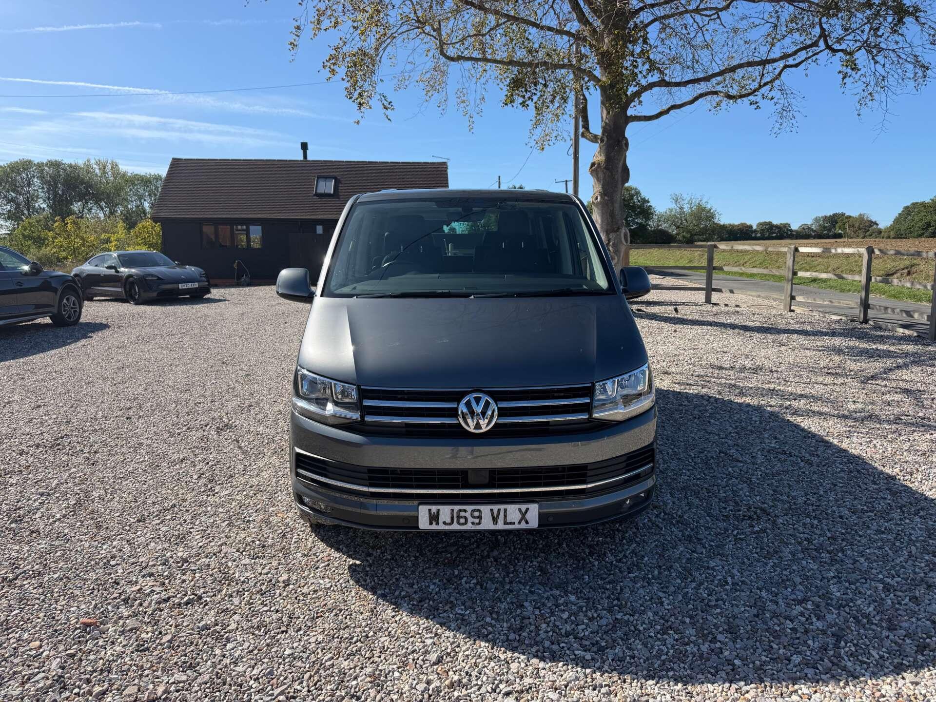 Volkswagen Caravelle view 8