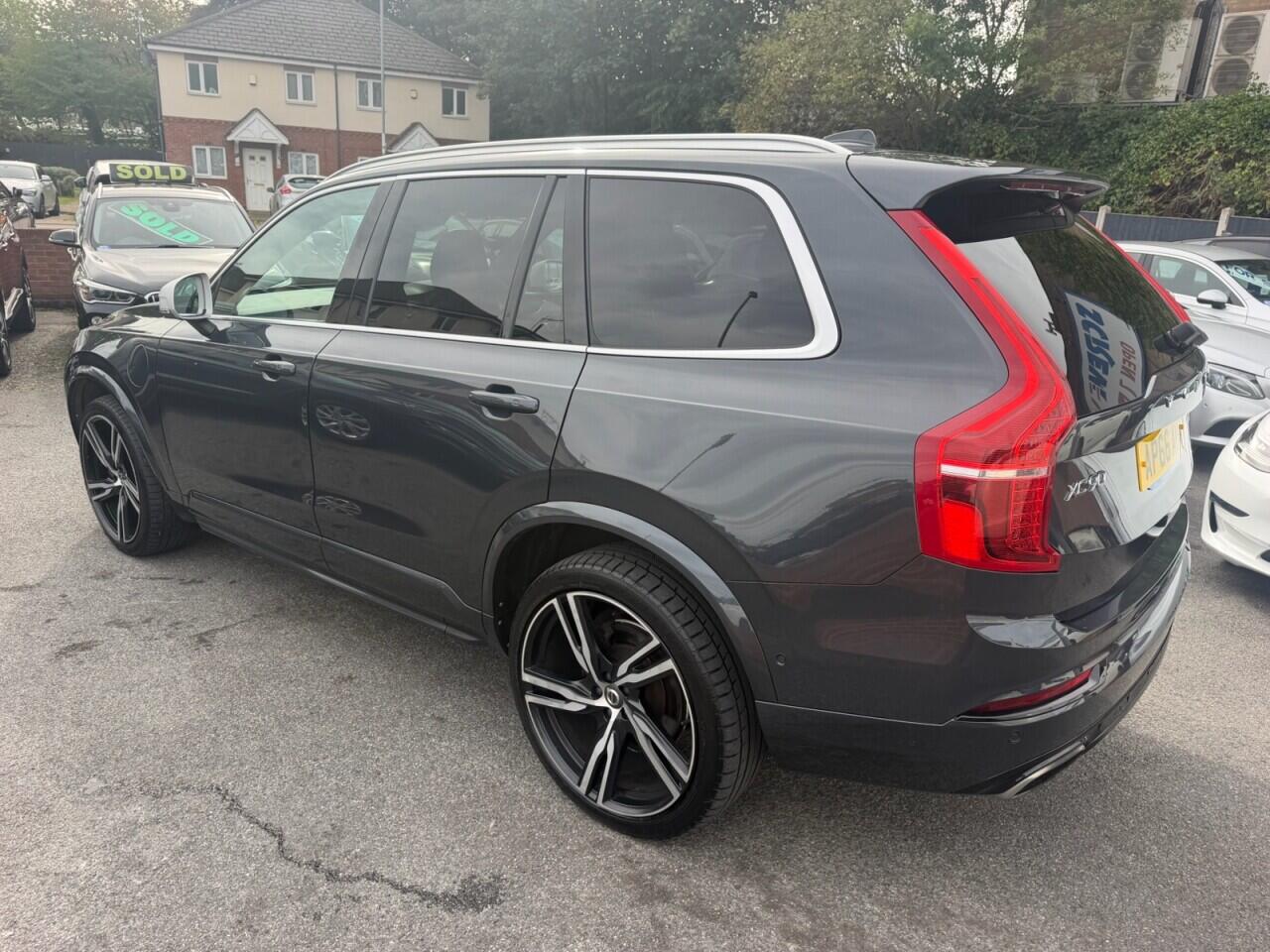Volvo XC90 view 10