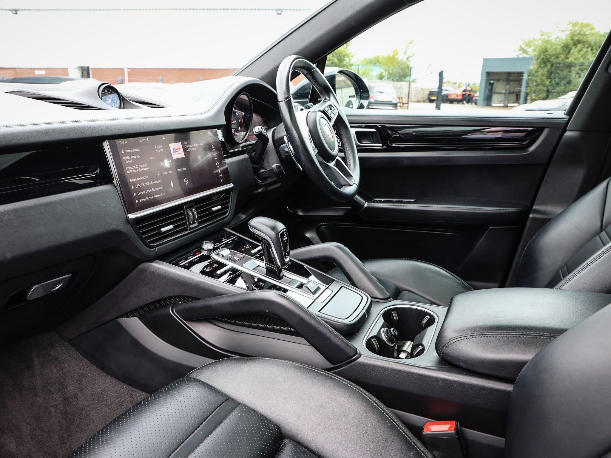 Porsche Cayenne view 41