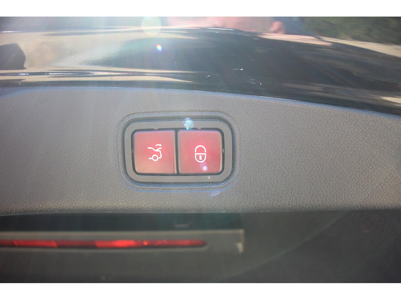 Mercedes-Benz E Class view 35