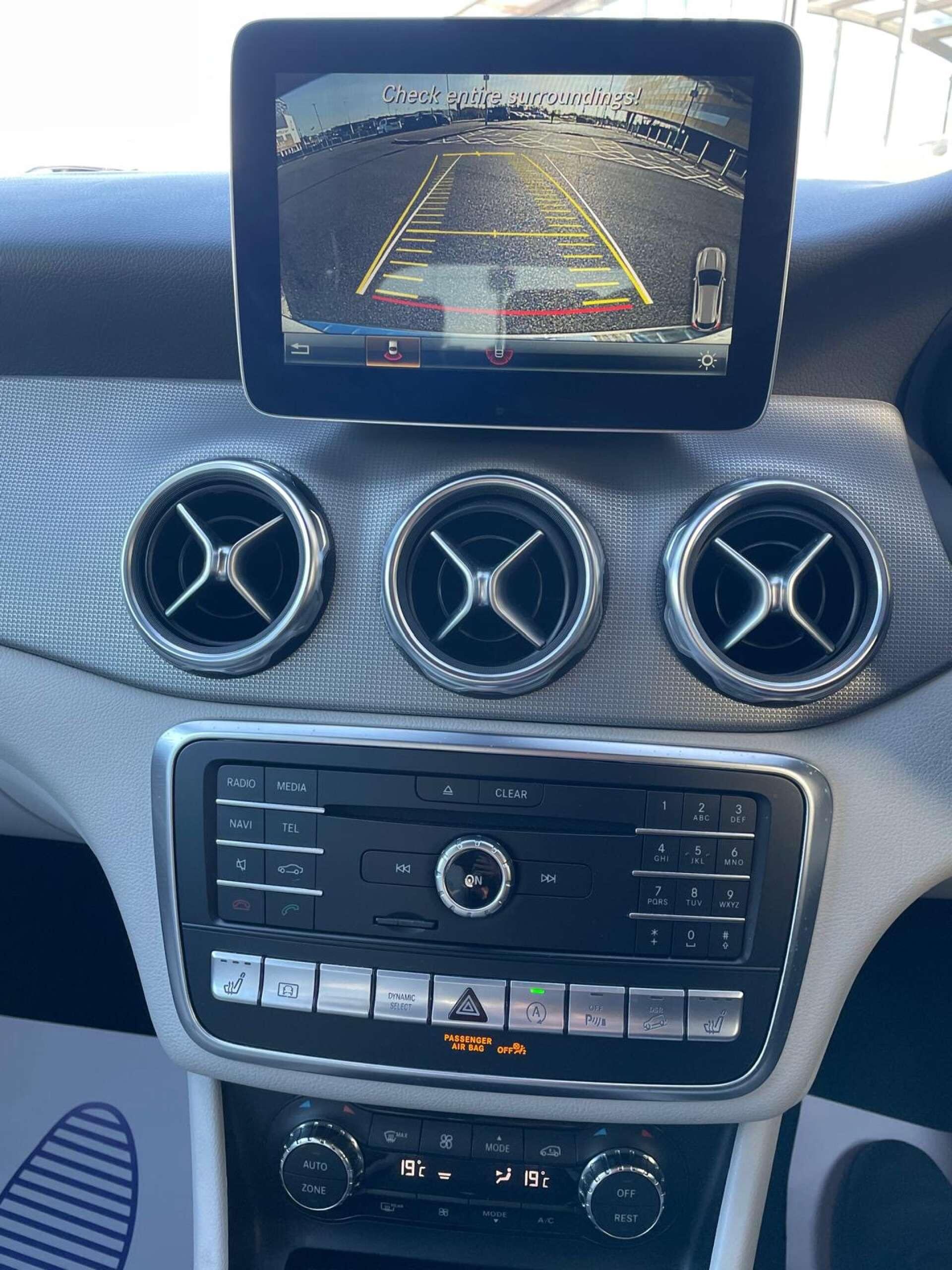 Mercedes-Benz Gla view 23
