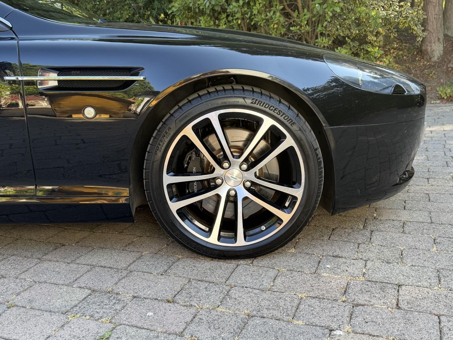 Aston Martin DB9 view 8