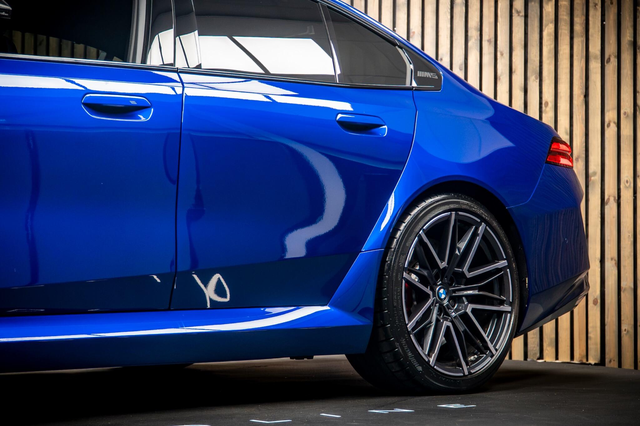 BMW M5 view 16