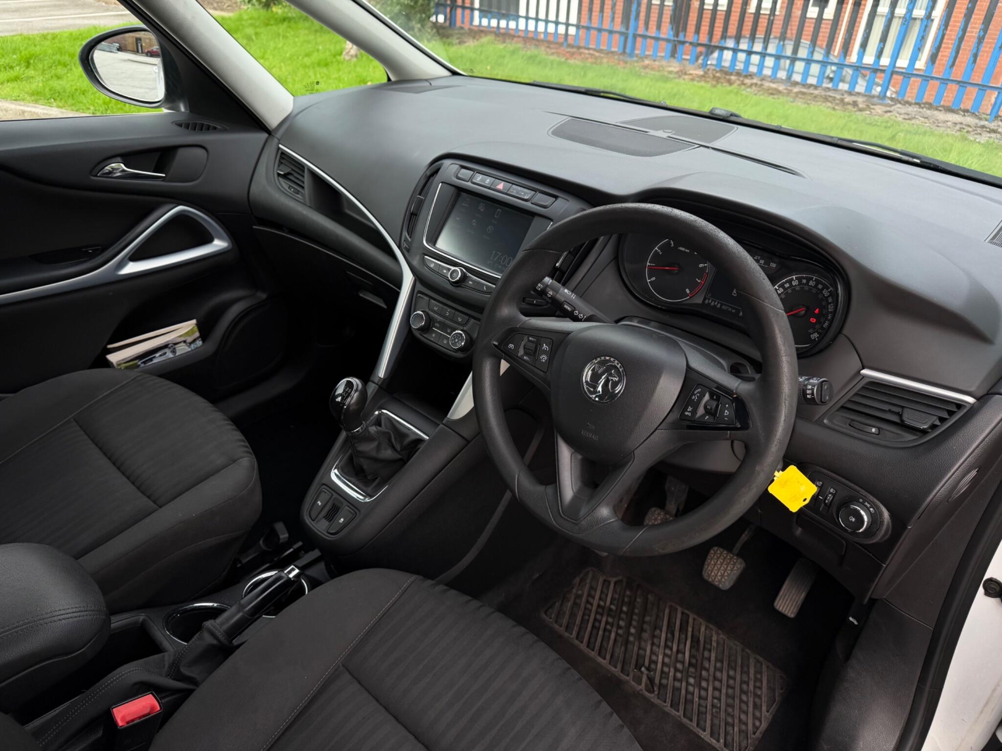 Vauxhall Zafira Tourer view 13