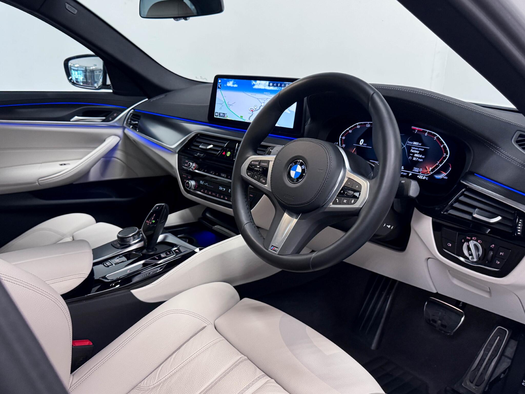 BMW 5 Series view 24