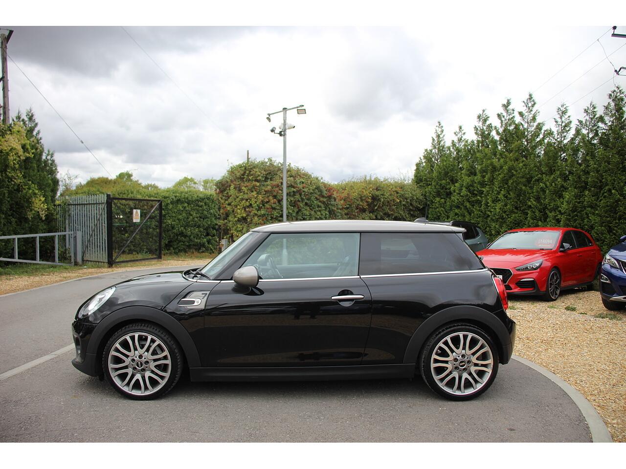 Mini Hatch view 7