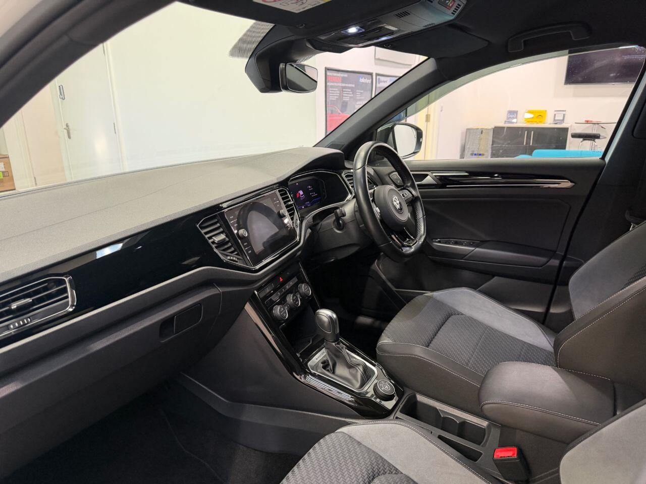 Volkswagen T-Roc view 13