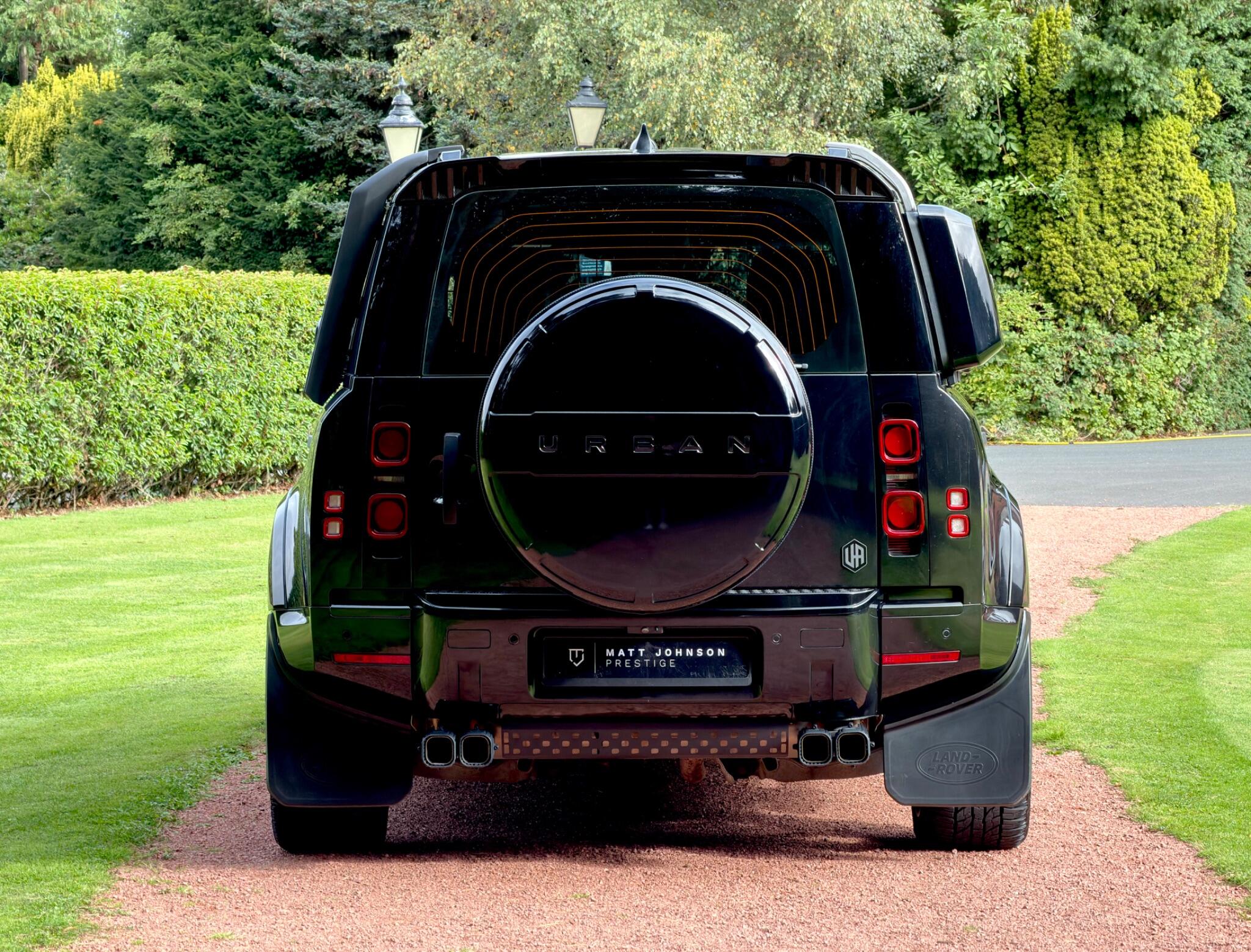 Land Rover Defender 110 view 16