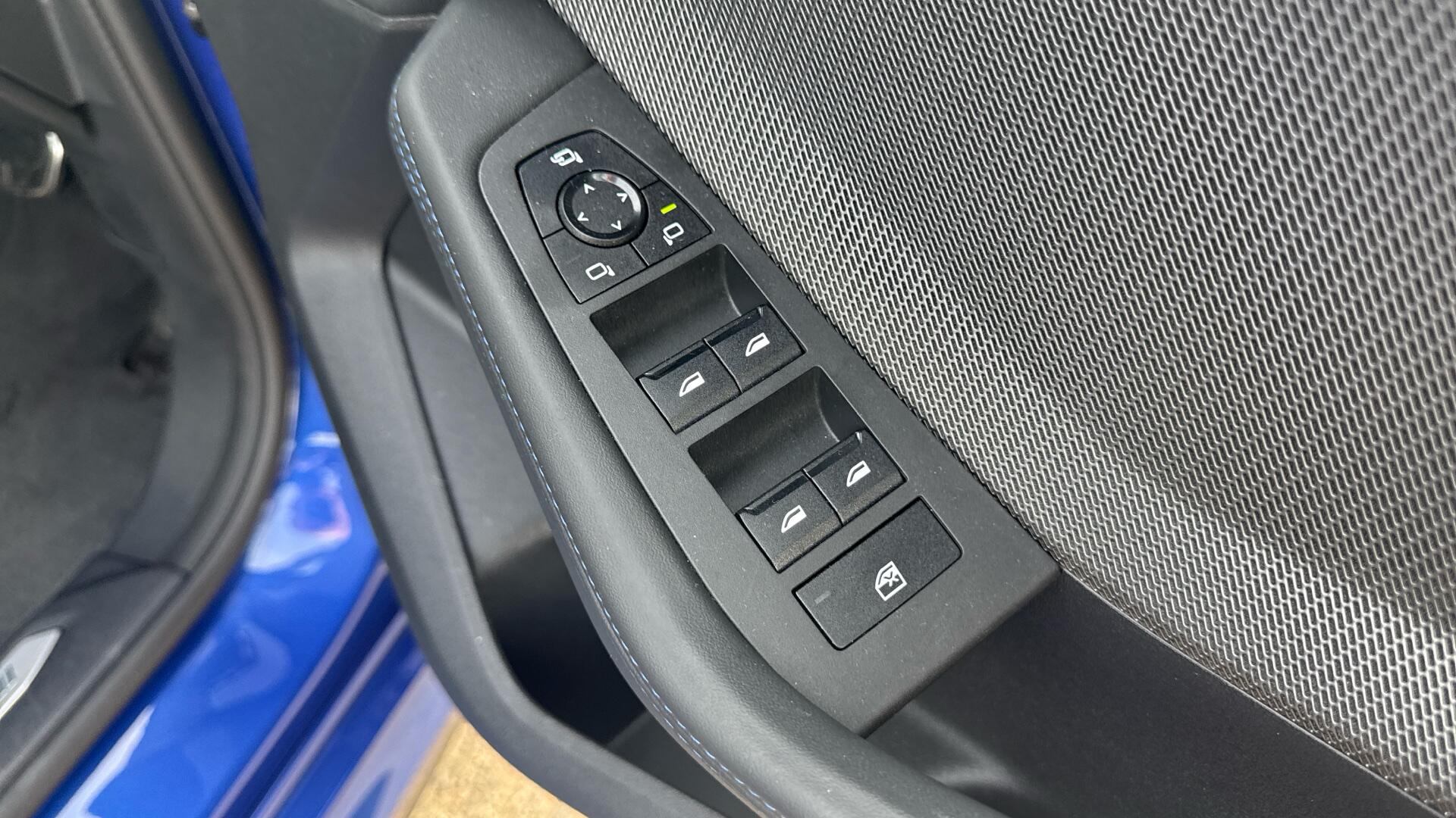 BMW 1 Series view 34