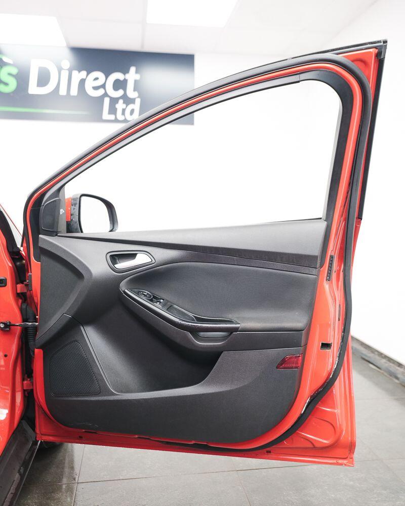 Ford Focus view 19