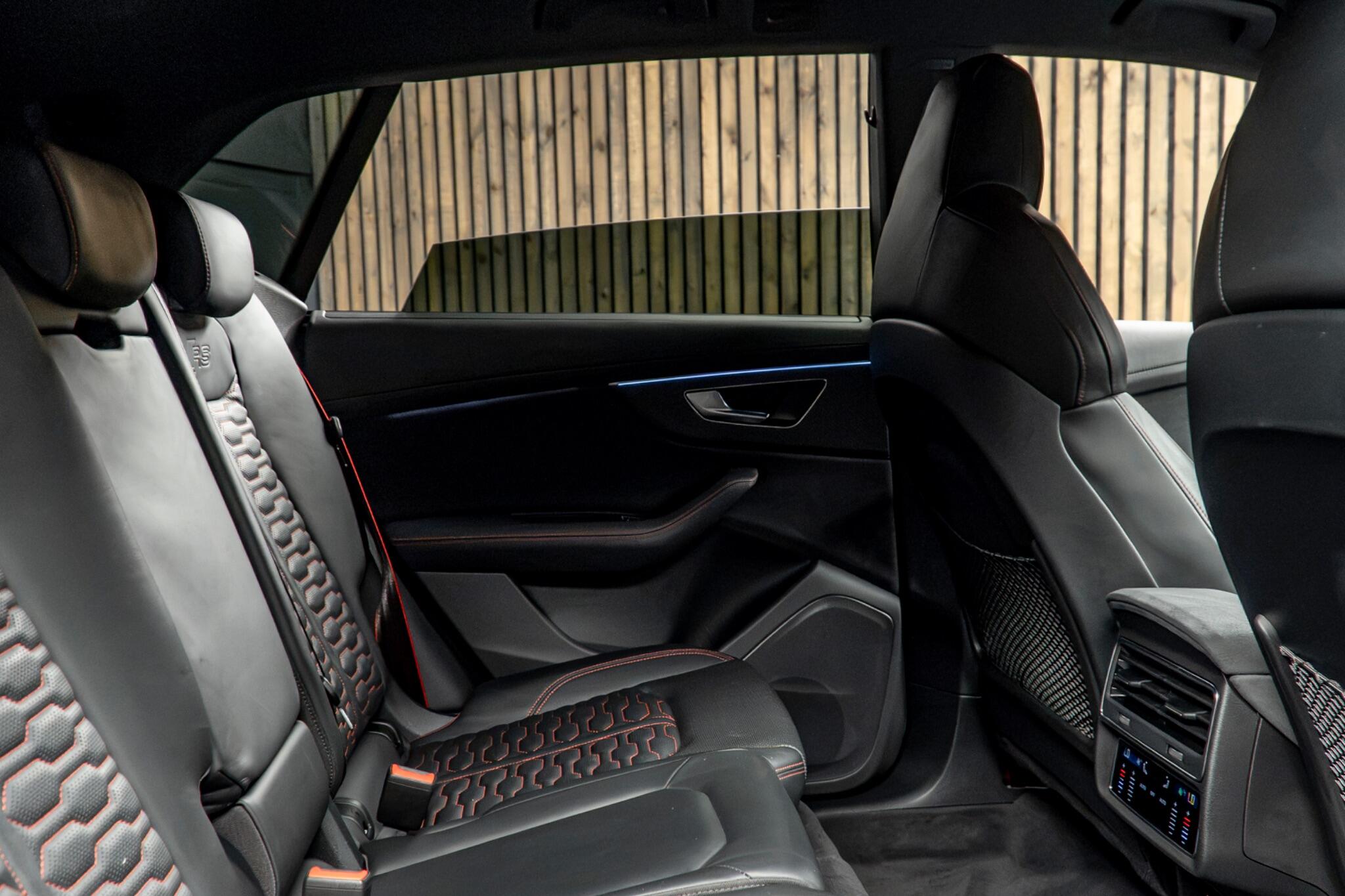 Audi RS Q8 view 45