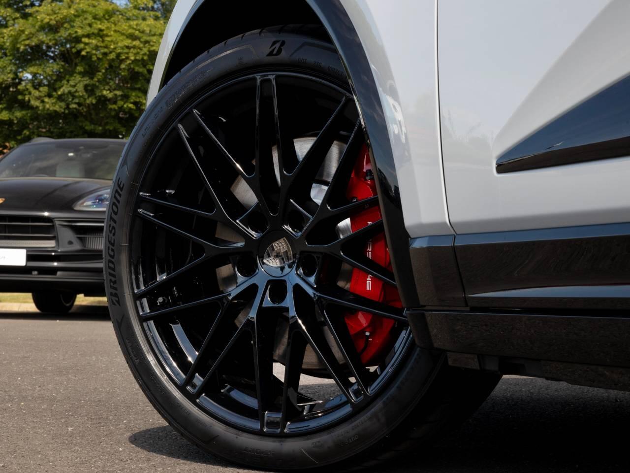 Porsche Macan view 28