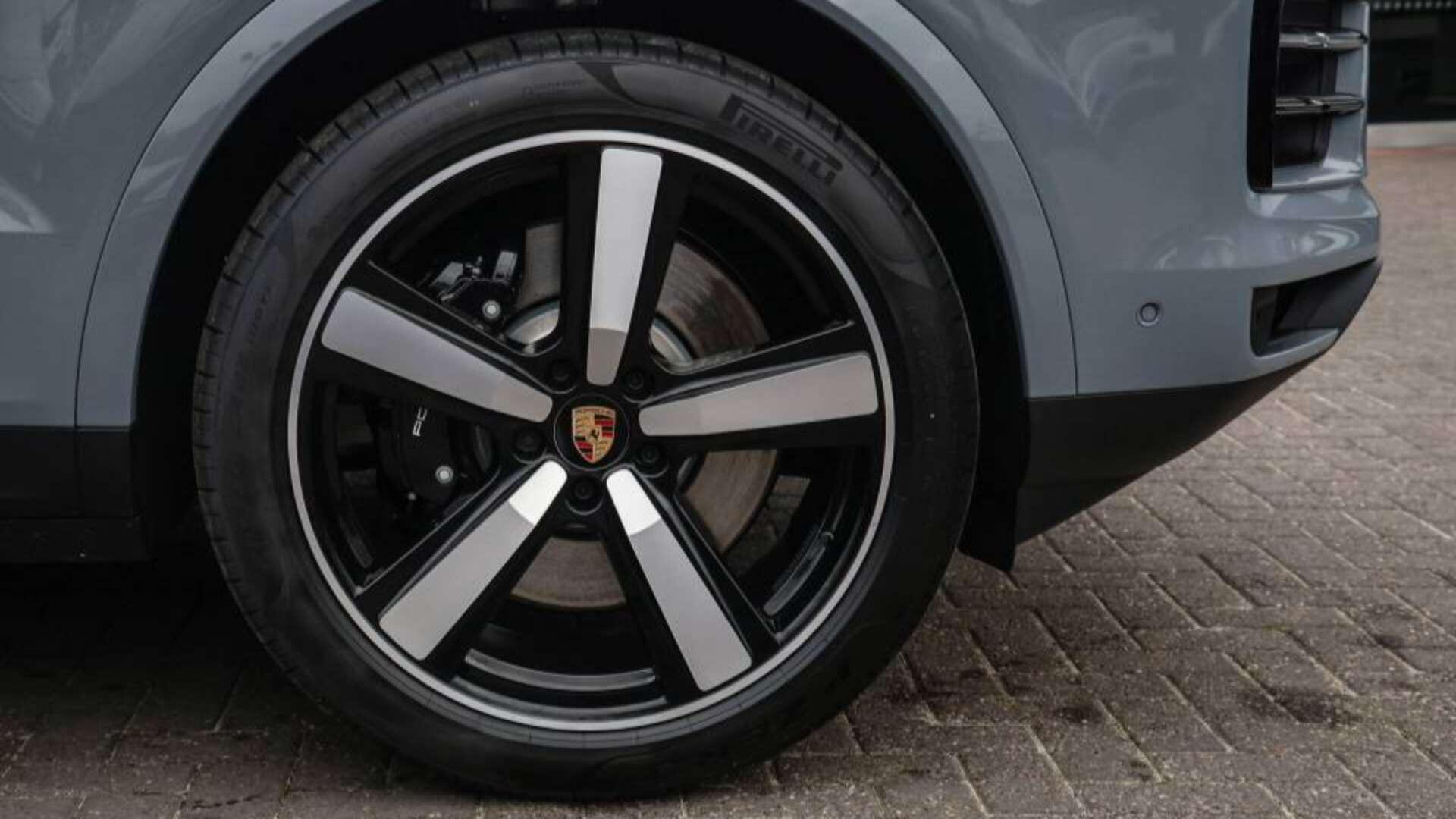 Porsche Cayenne view 5