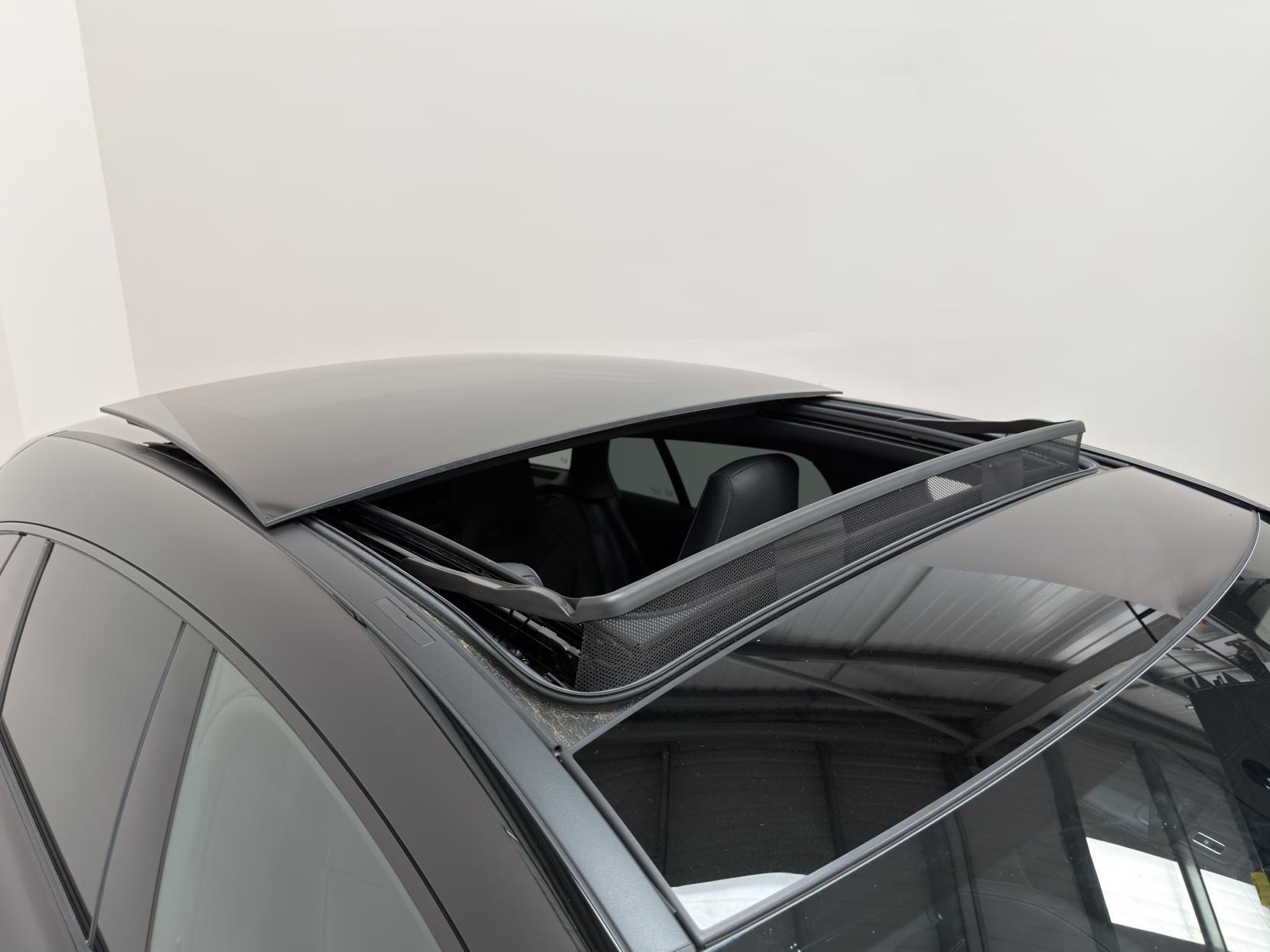Mercedes-Benz Cla view 3