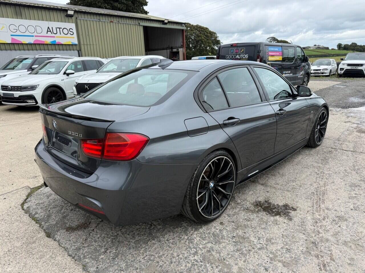 BMW 3 Series view 4