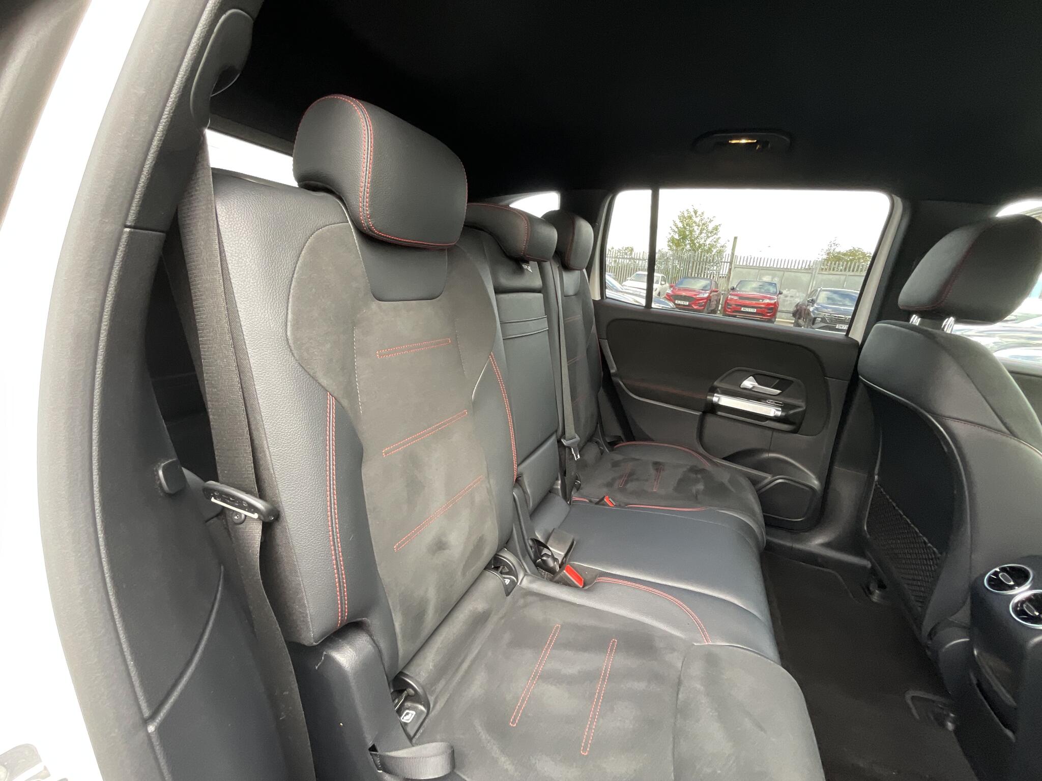 Mercedes-Benz 300 view 11