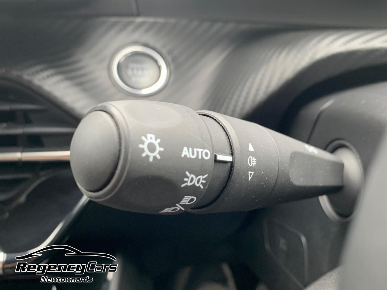 Peugeot 208 view 18