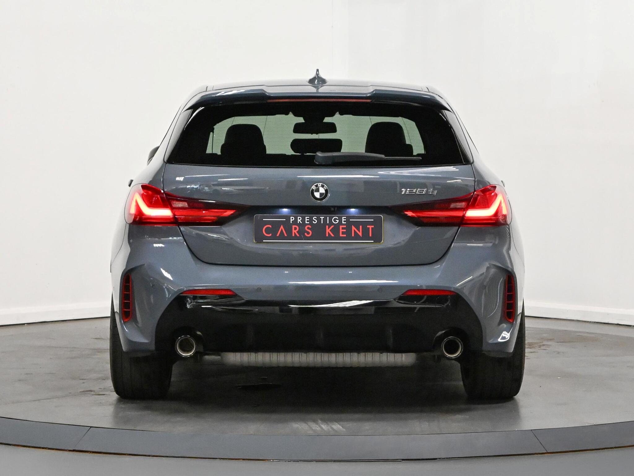 BMW 1 Series view 22