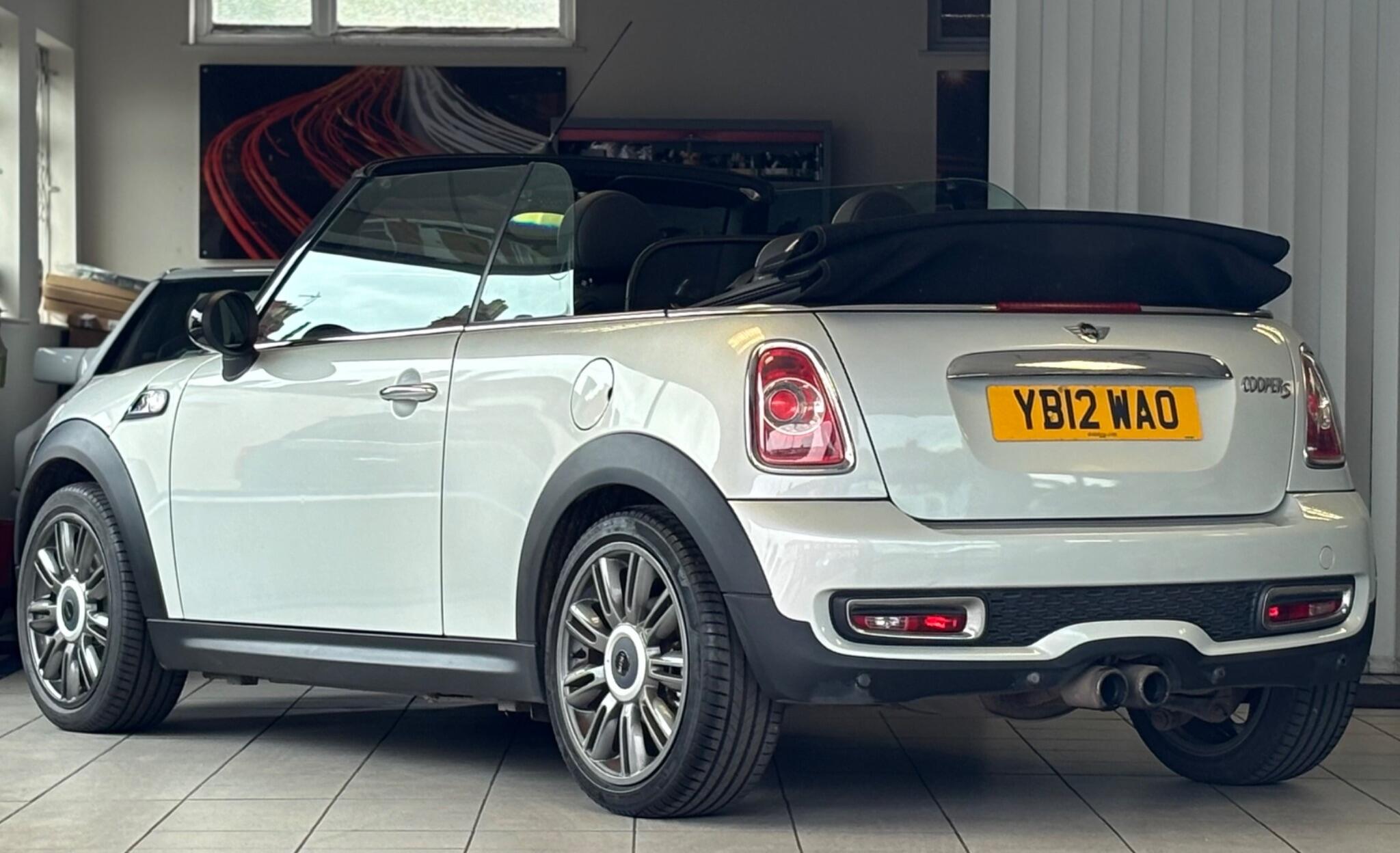 Mini Convertible view 7
