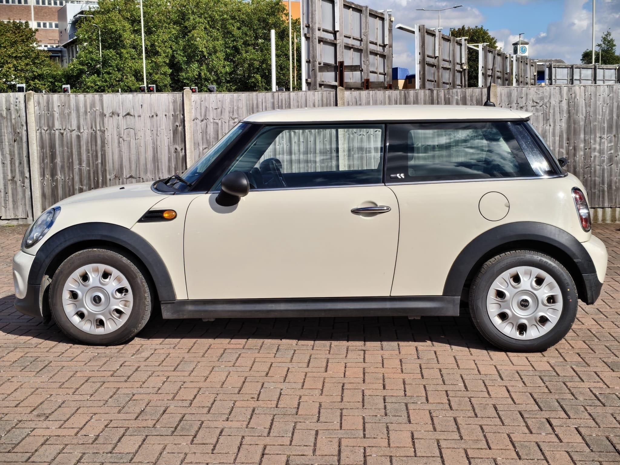 Mini Hatch view 9
