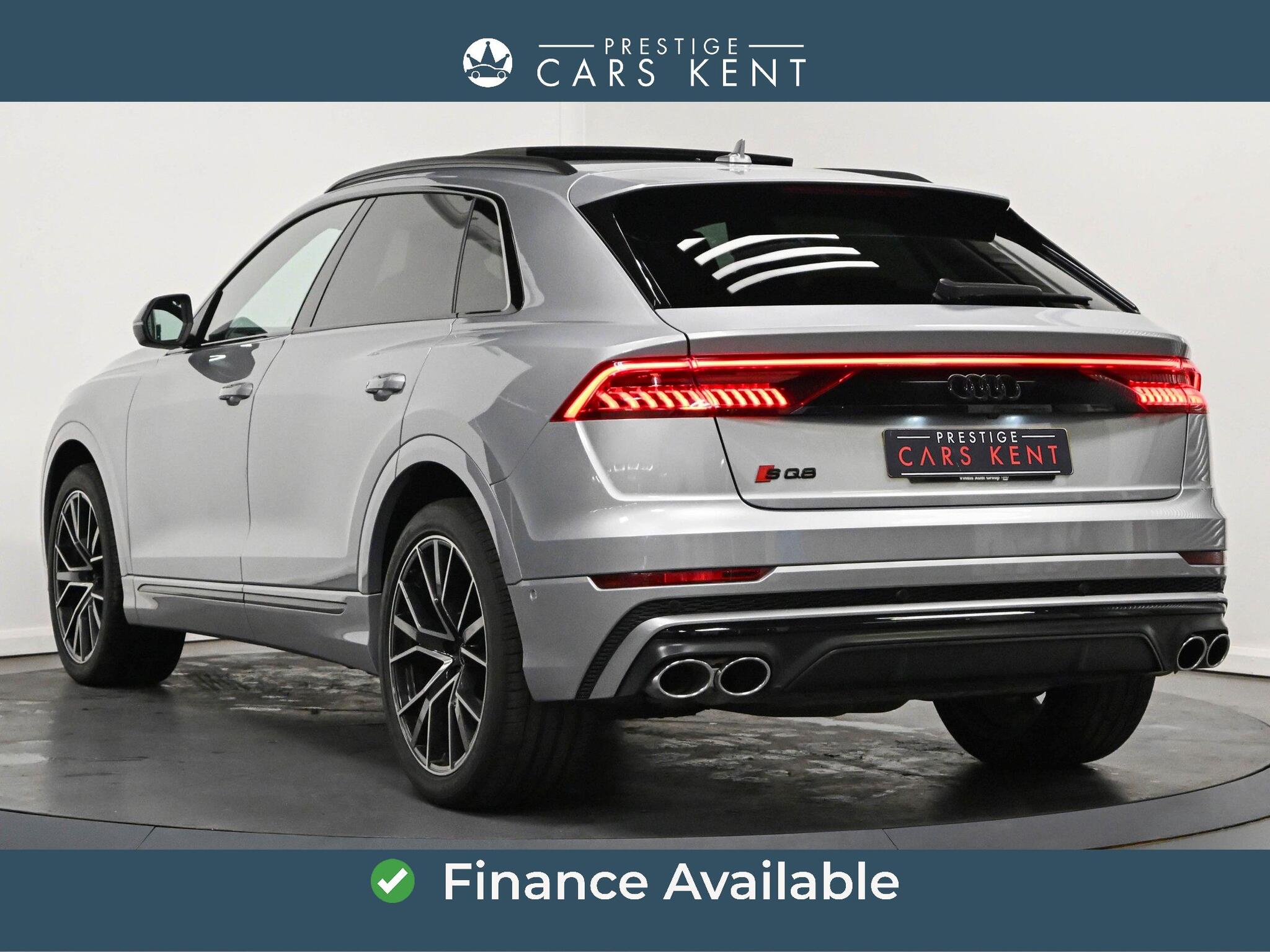 Audi SQ8 view 3