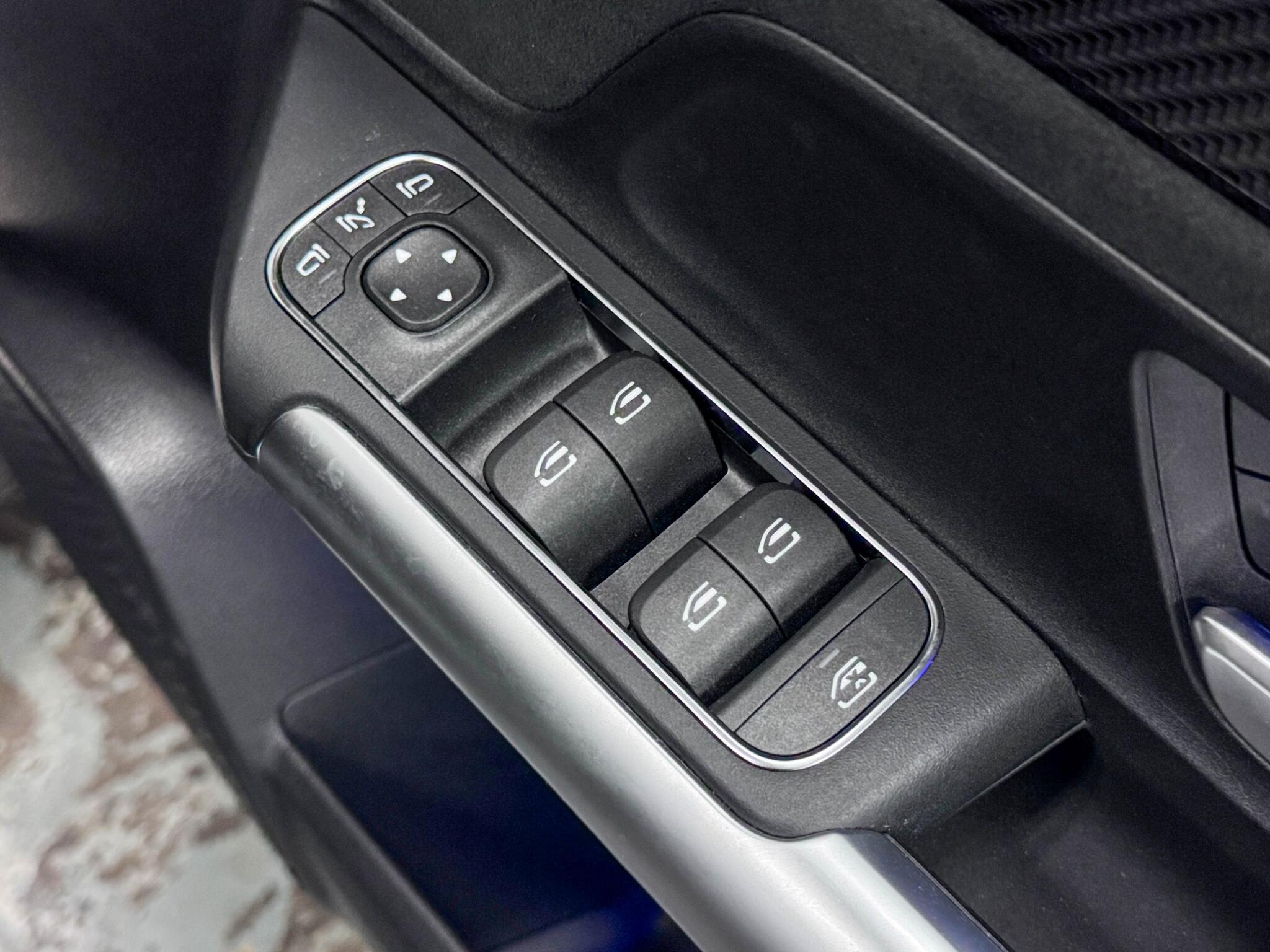 Mercedes-Benz Gla view 11