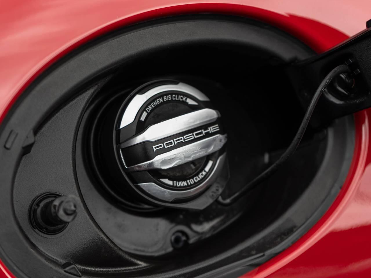 Porsche 911 view 18