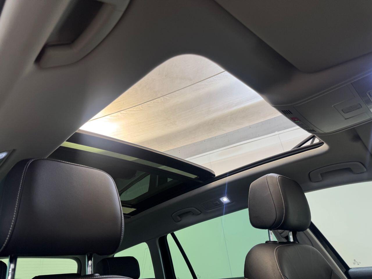 Volkswagen Passat view 10