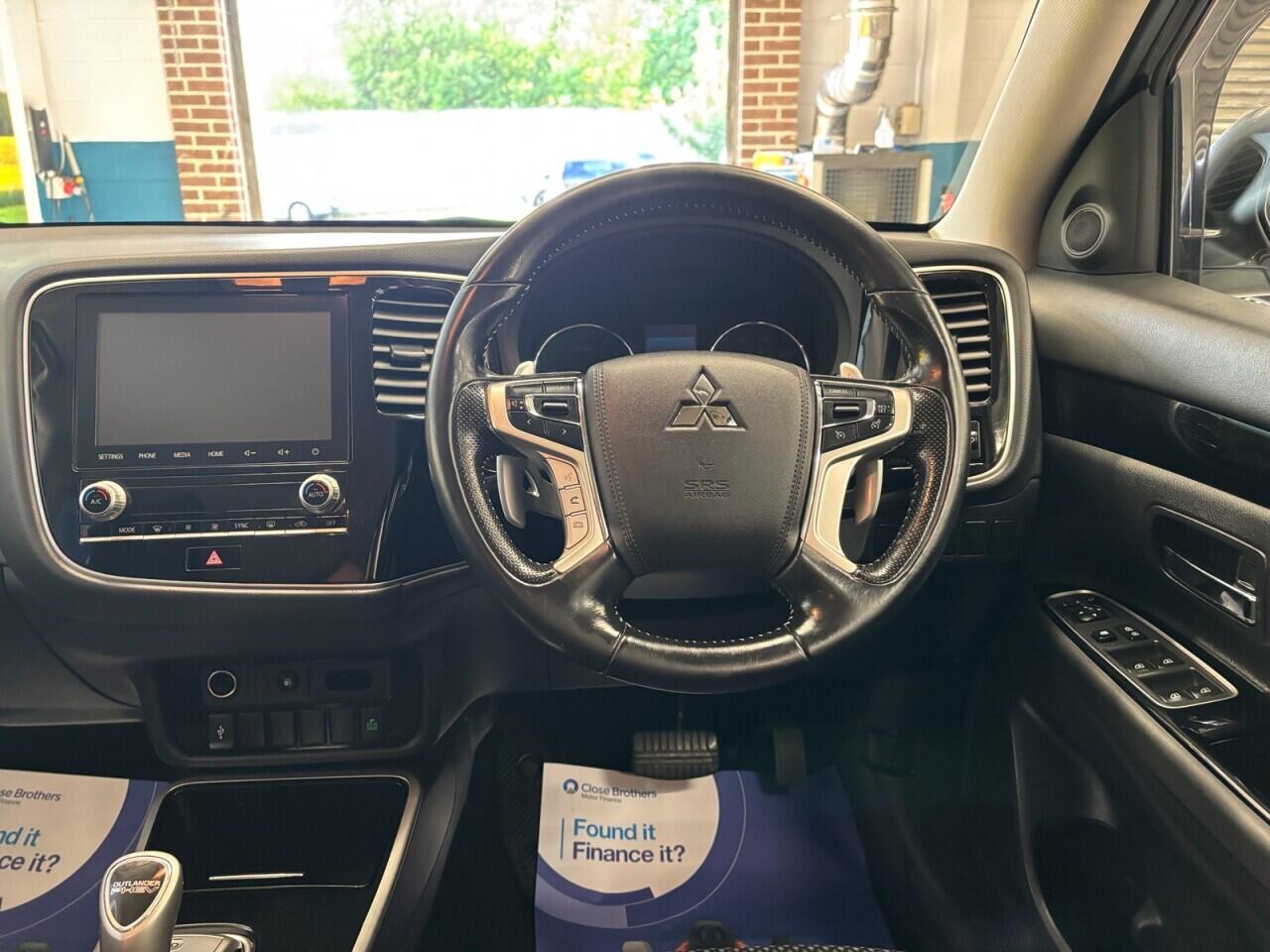 Mitsubishi Outlander view 17