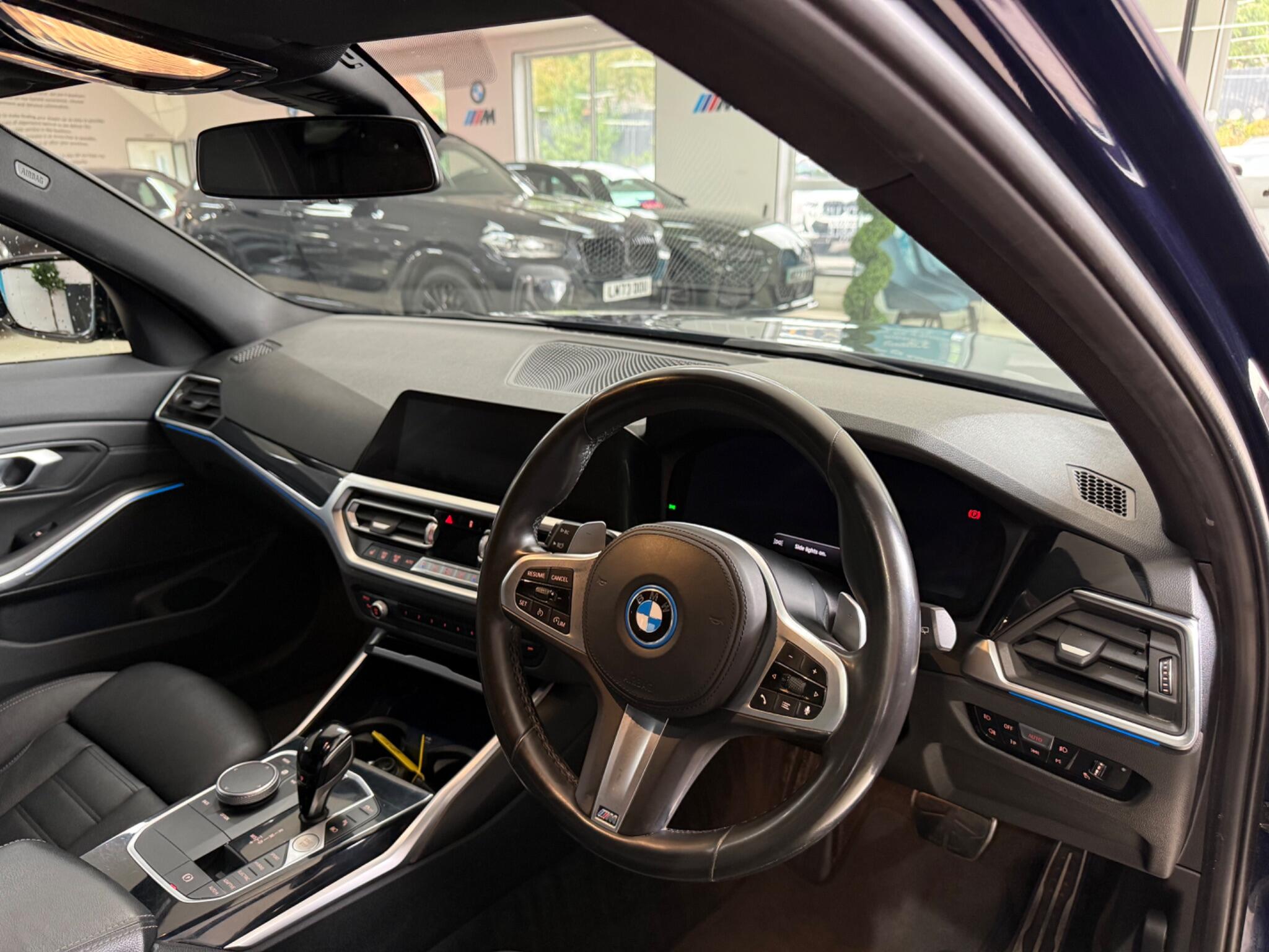 BMW 3 Series view 37