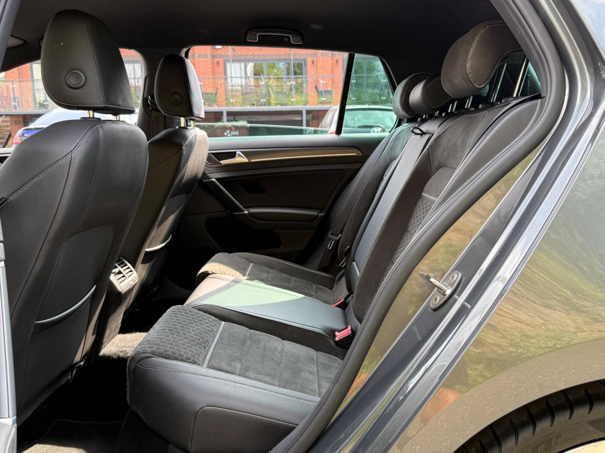 Volkswagen Golf view 14