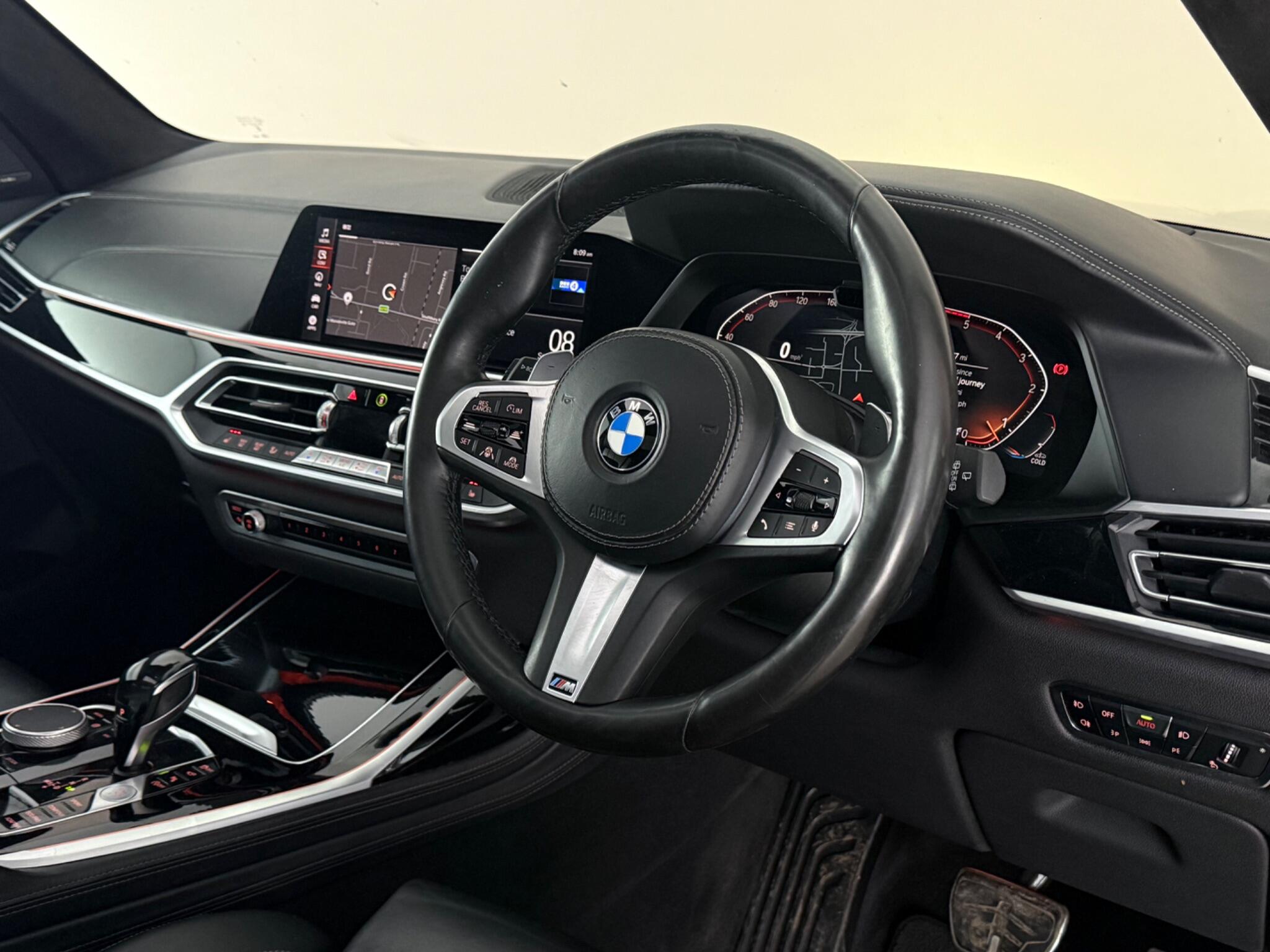 BMW X7 view 3