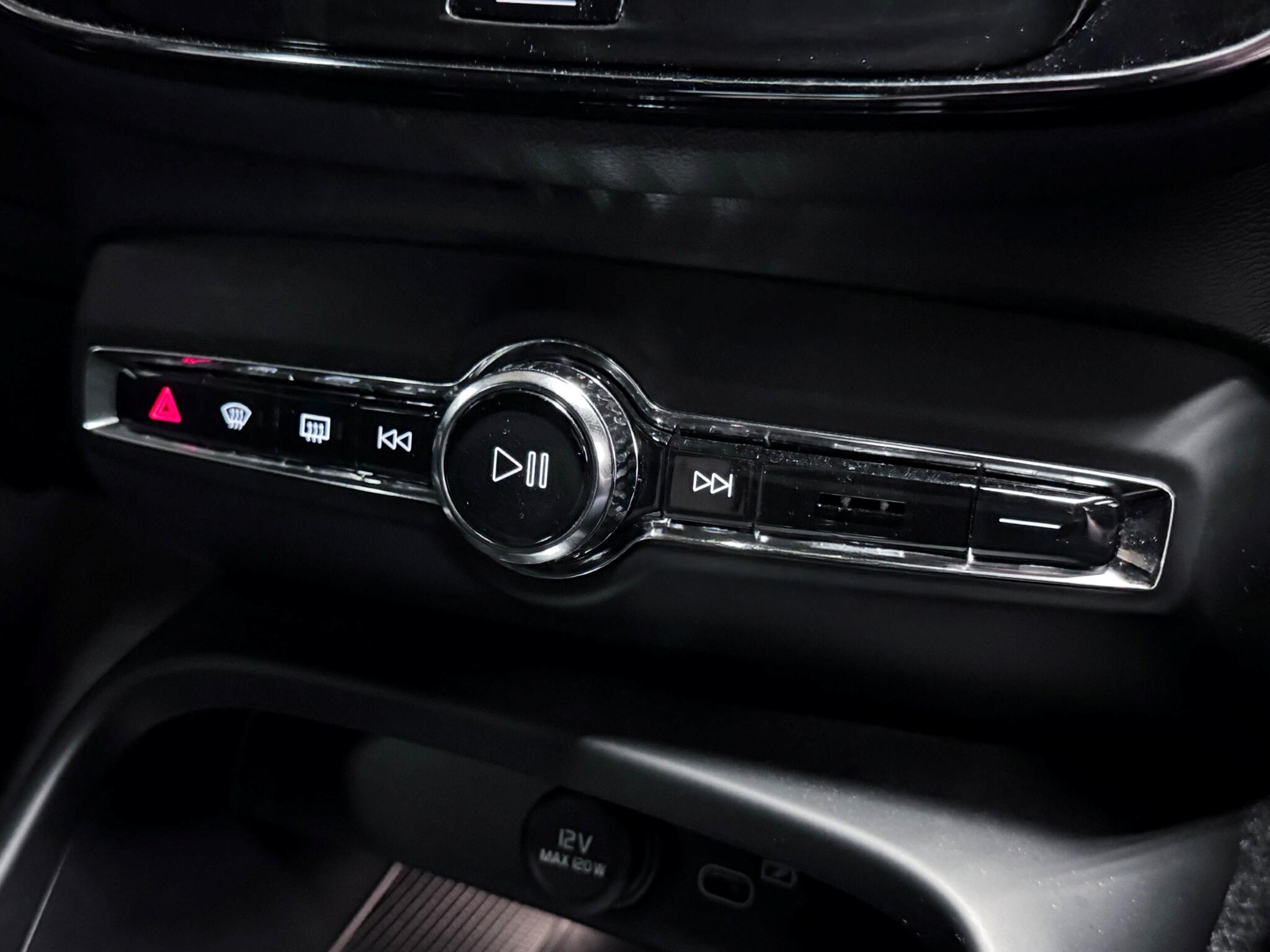 Volvo XC40 view 36