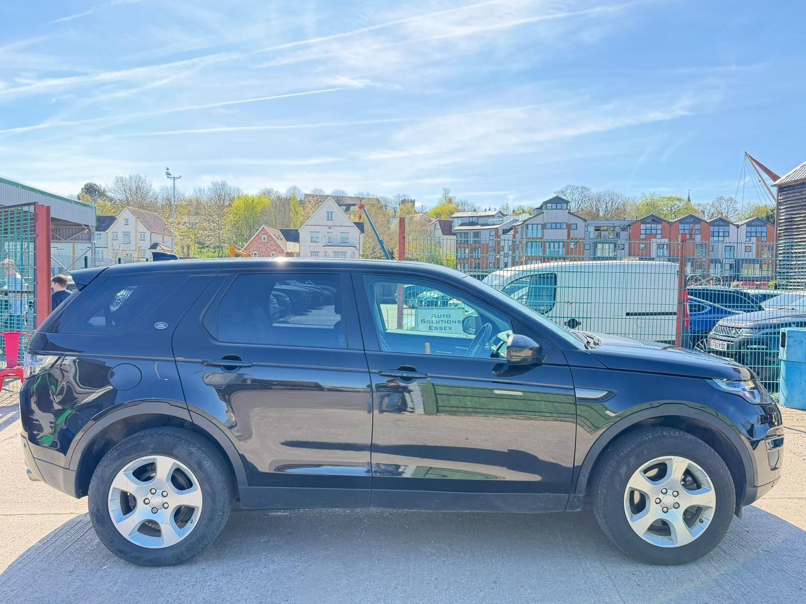 Land Rover Discovery Sport view 7