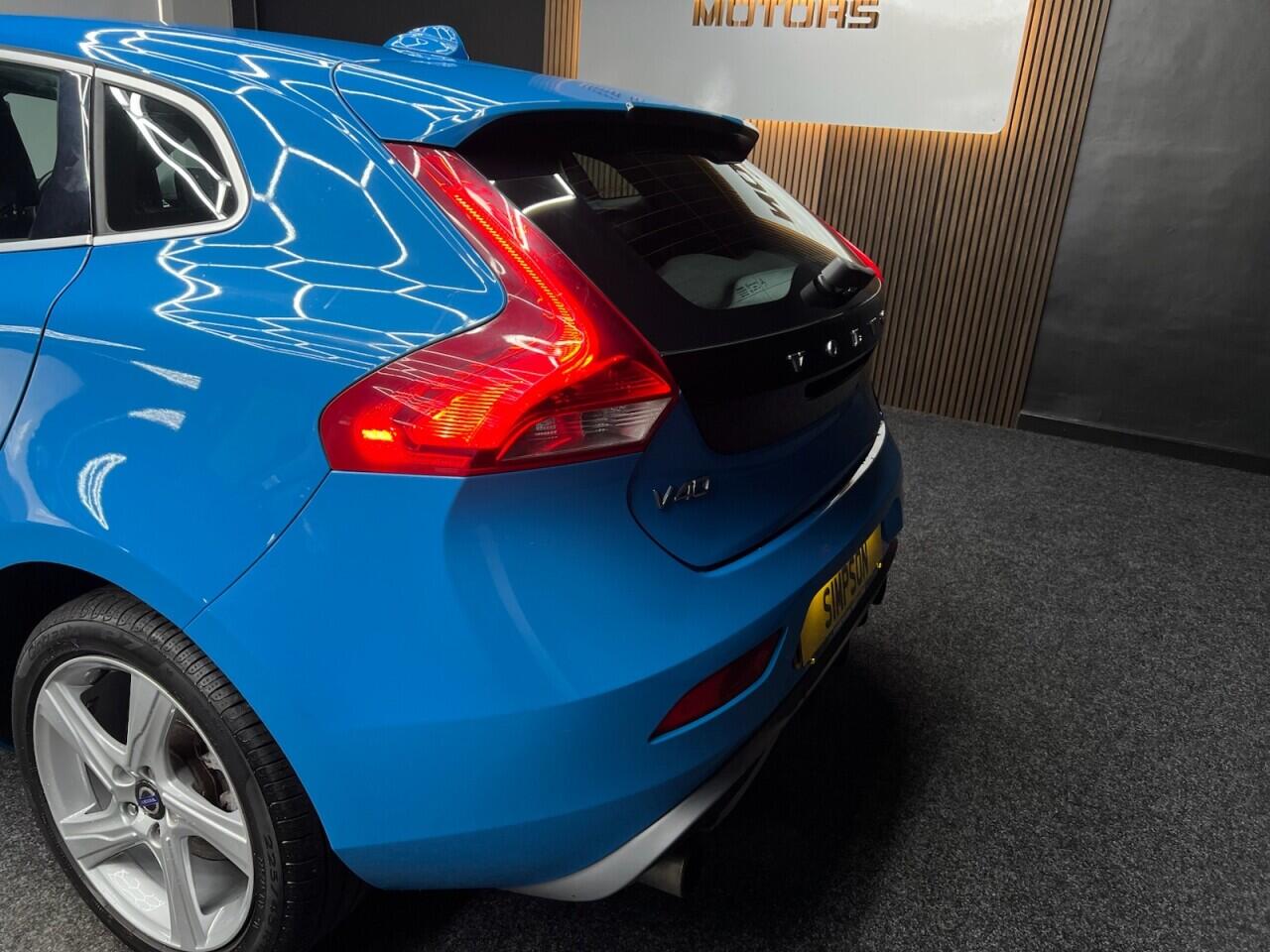 Volvo V40 view 8