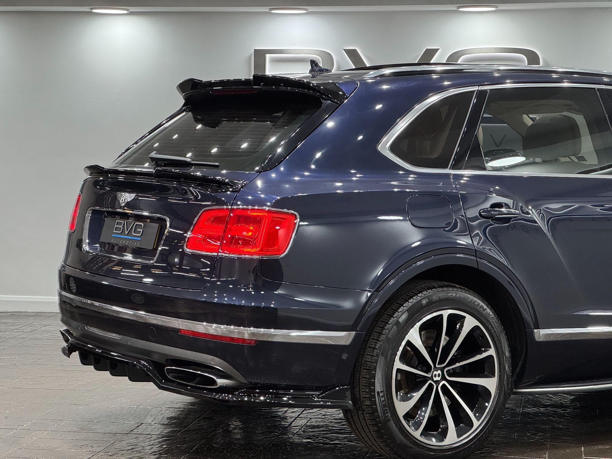 Bentley Bentayga view 18