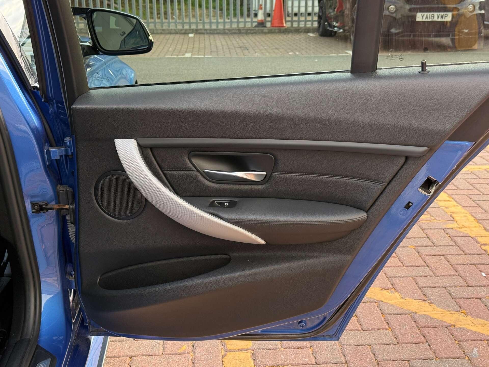 BMW 3 Series view 37