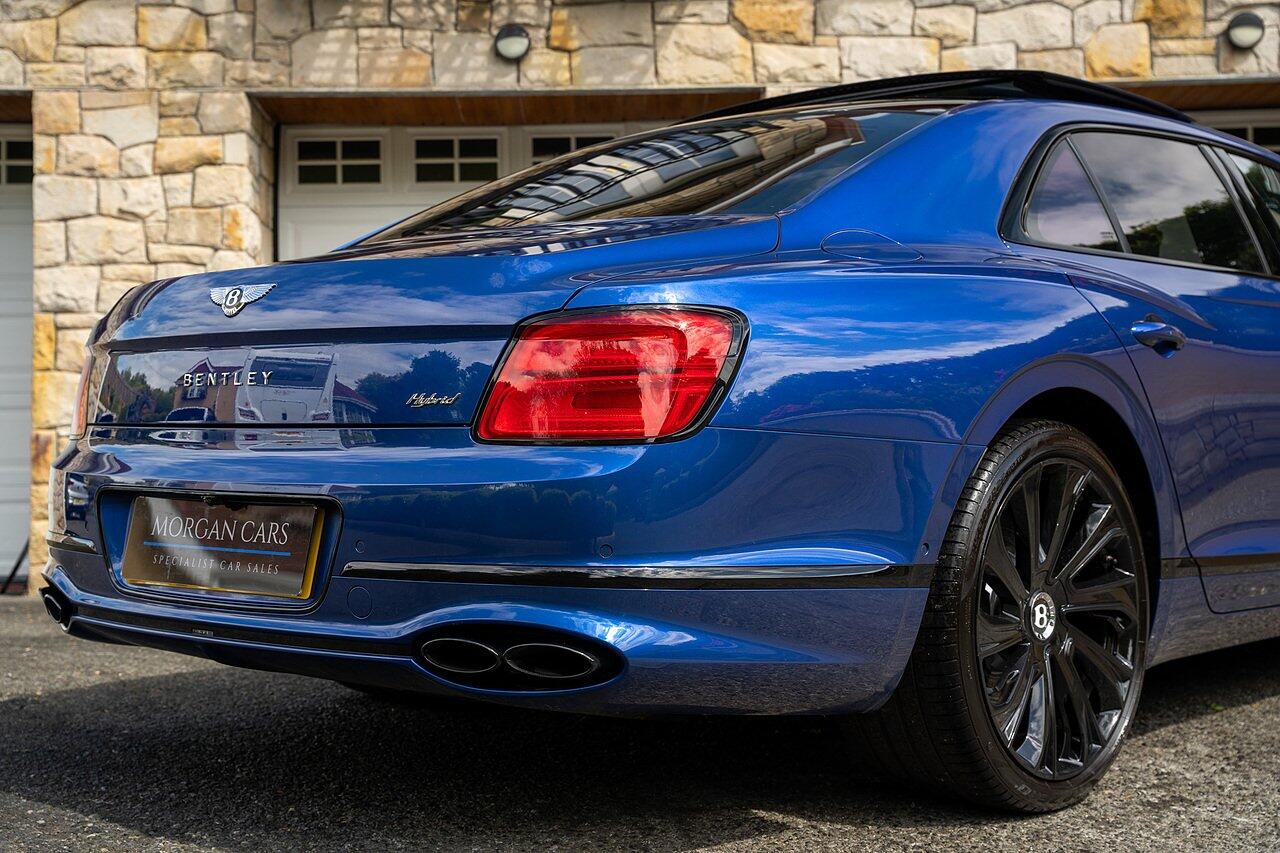 Bentley Flying Spur view 13