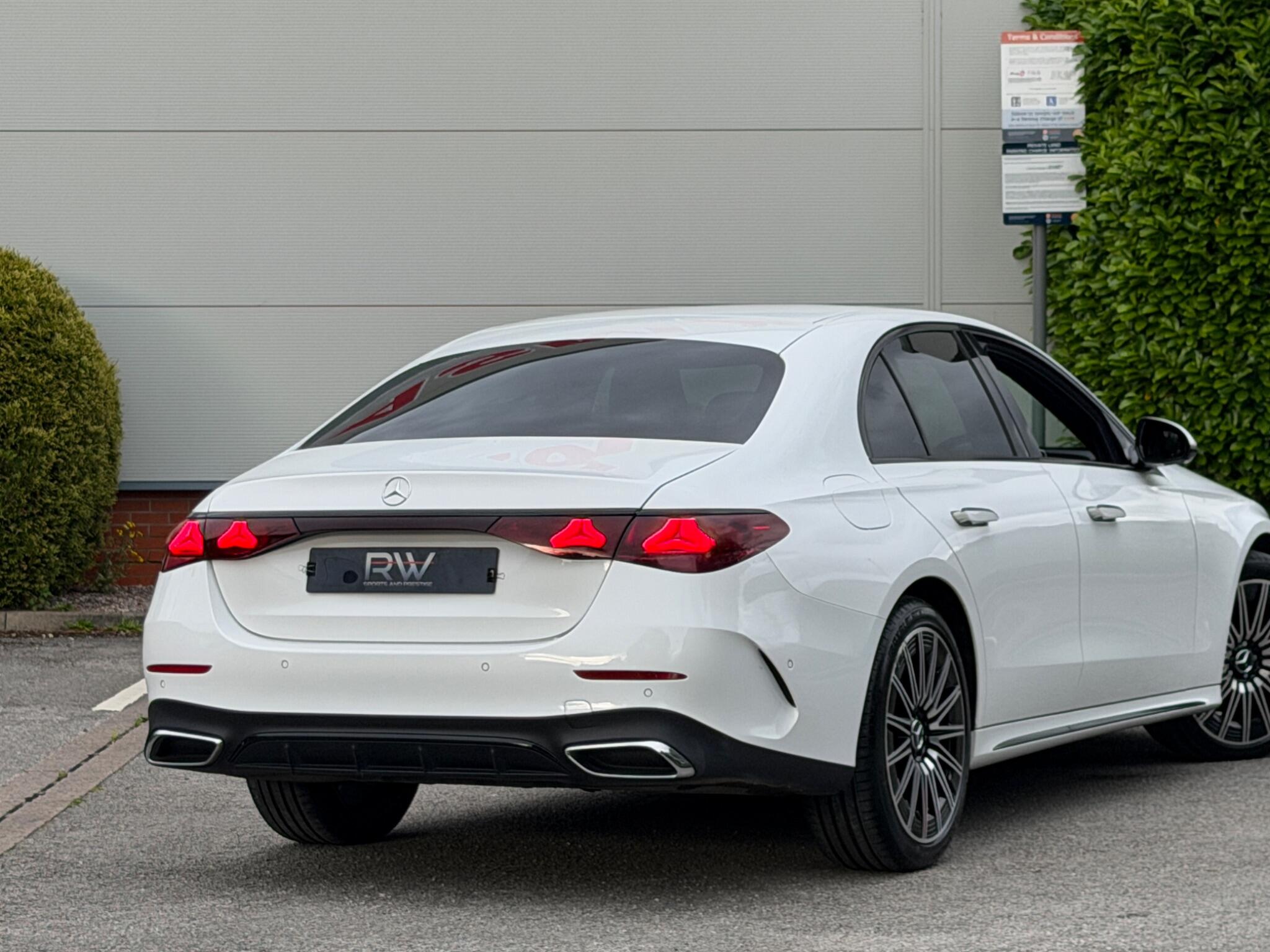Mercedes-Benz E Class view 27