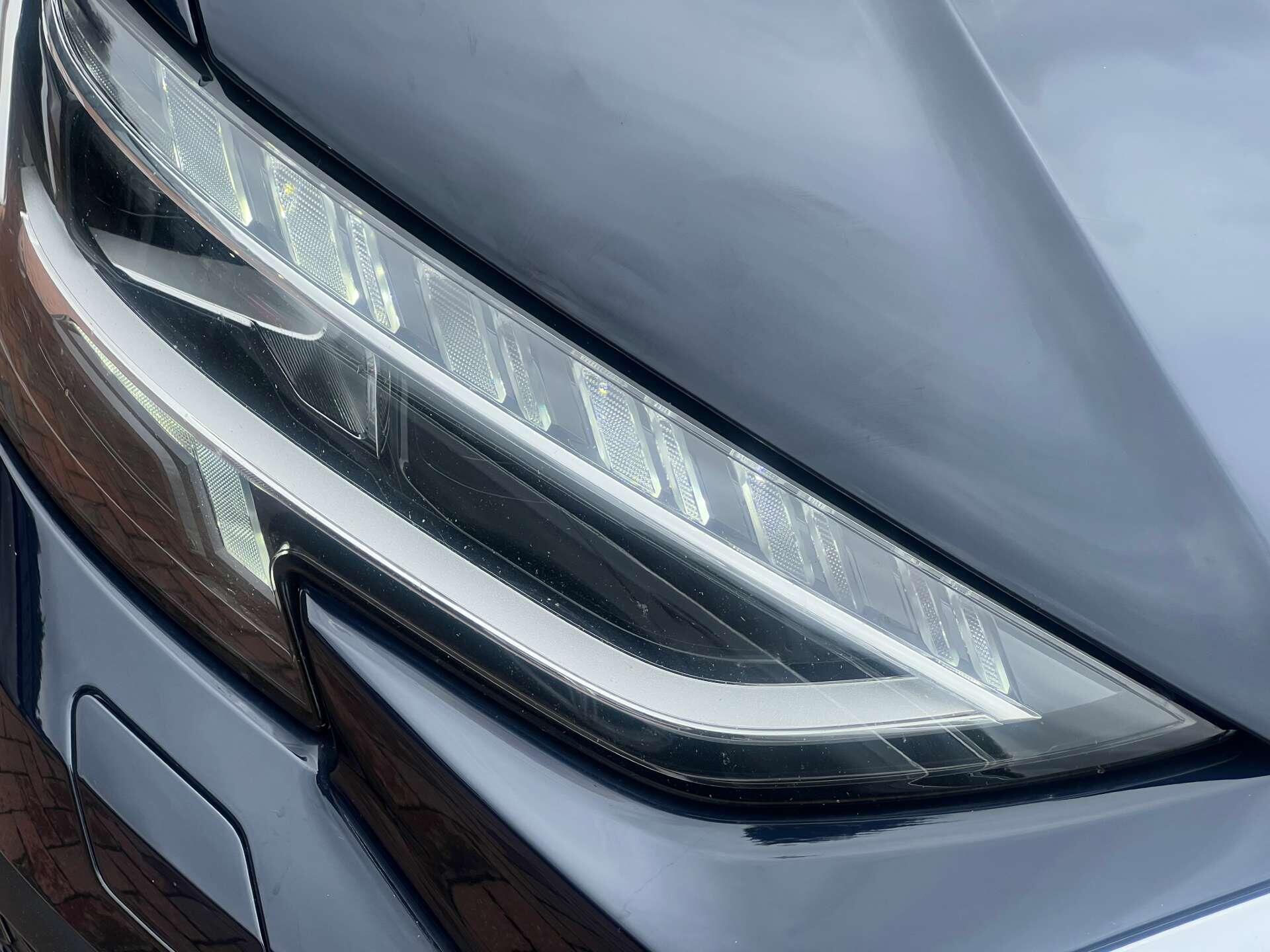 Audi A8 view 7
