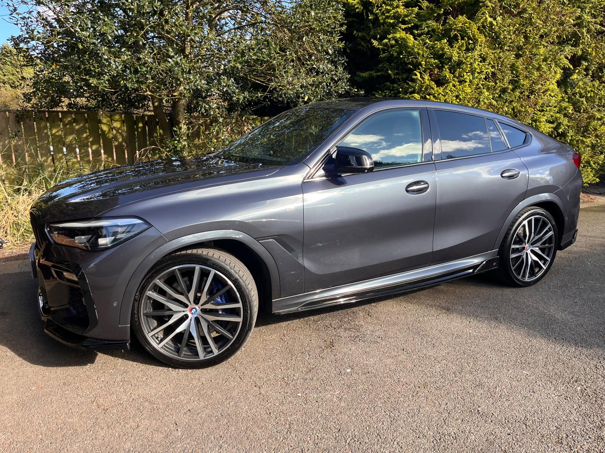 BMW X6 view 11