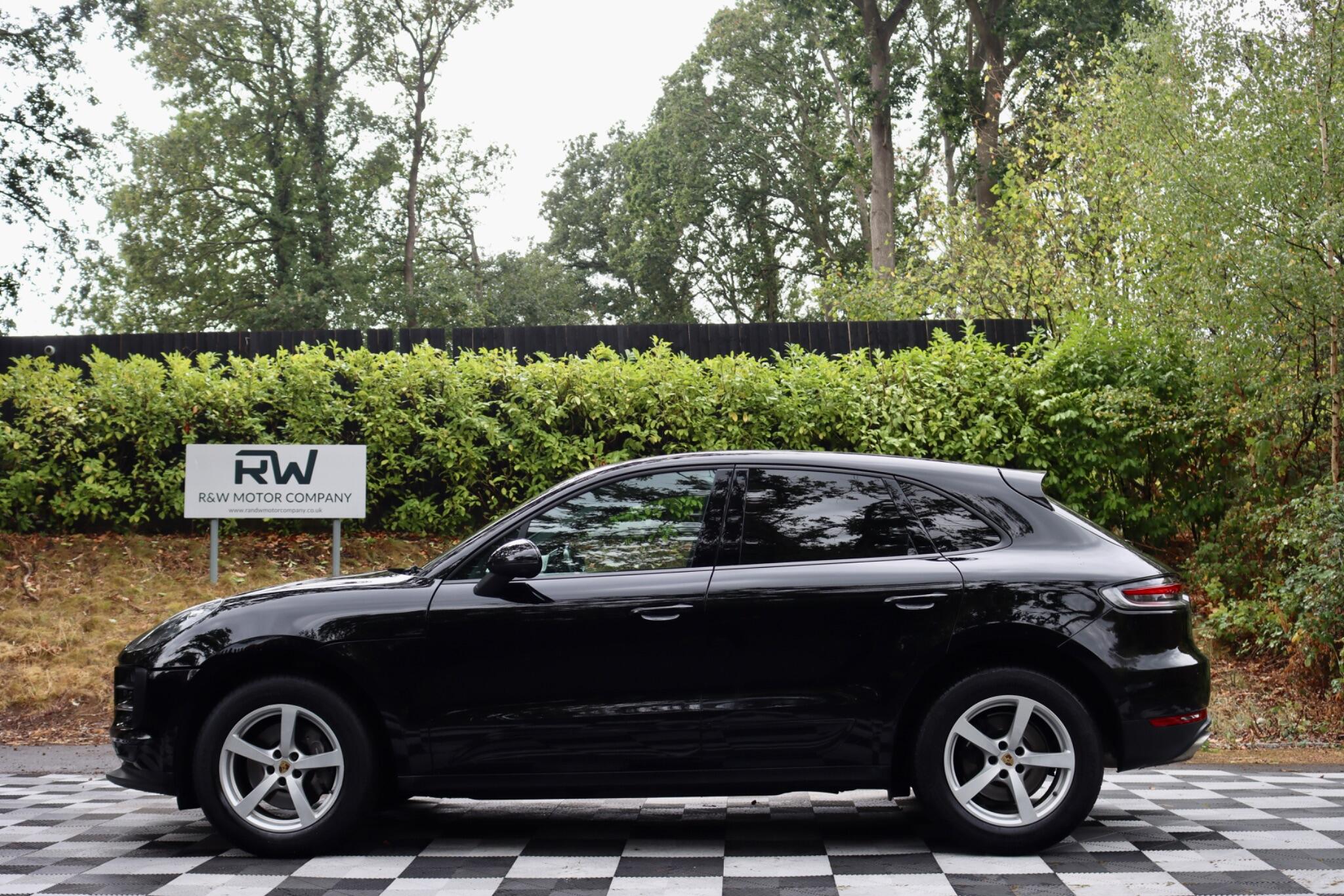 Porsche Macan view 31