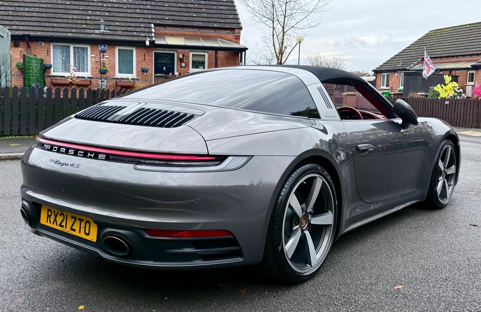 Porsche 911 view 81
