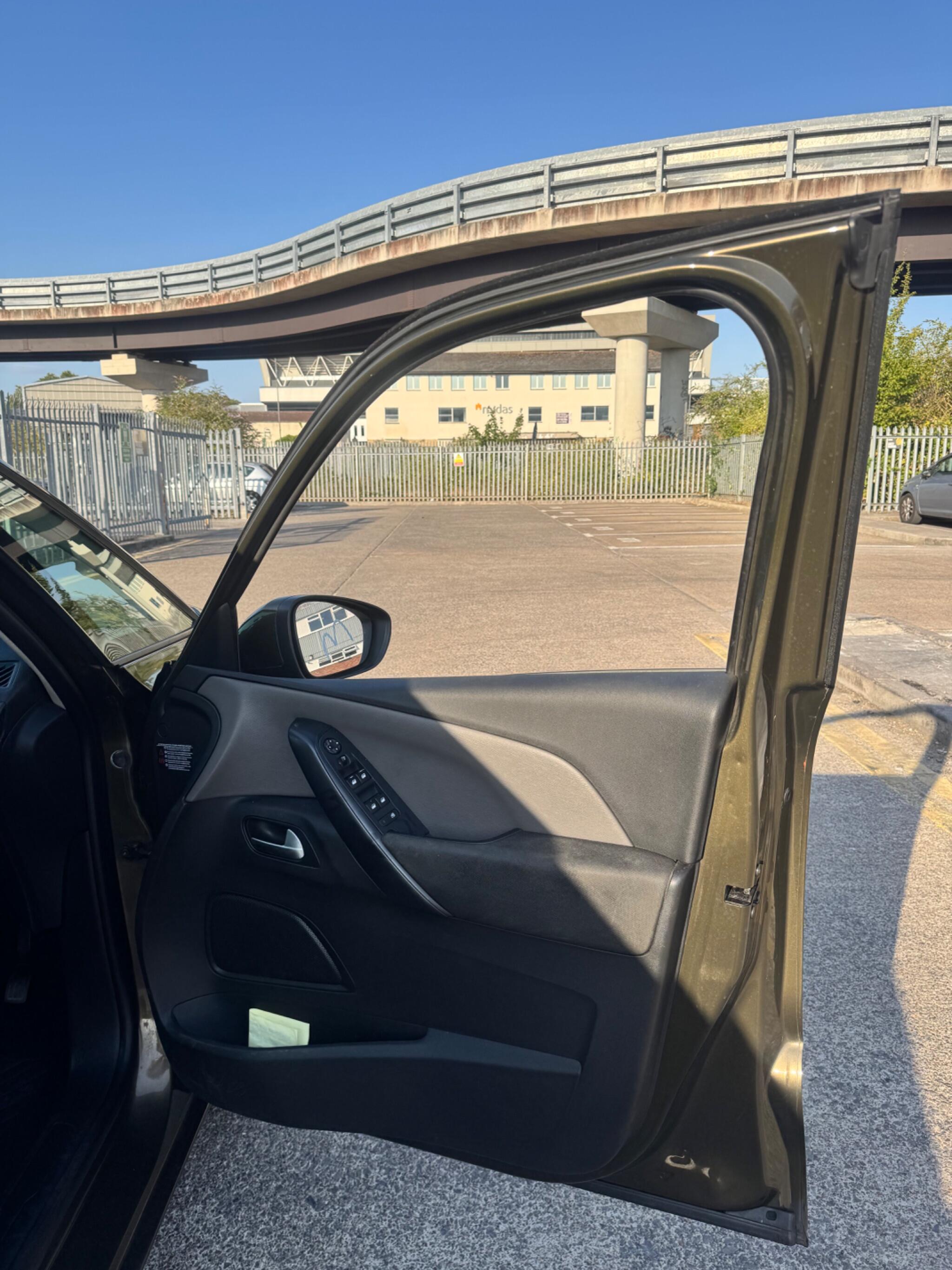 Citroen C4 Picasso view 38