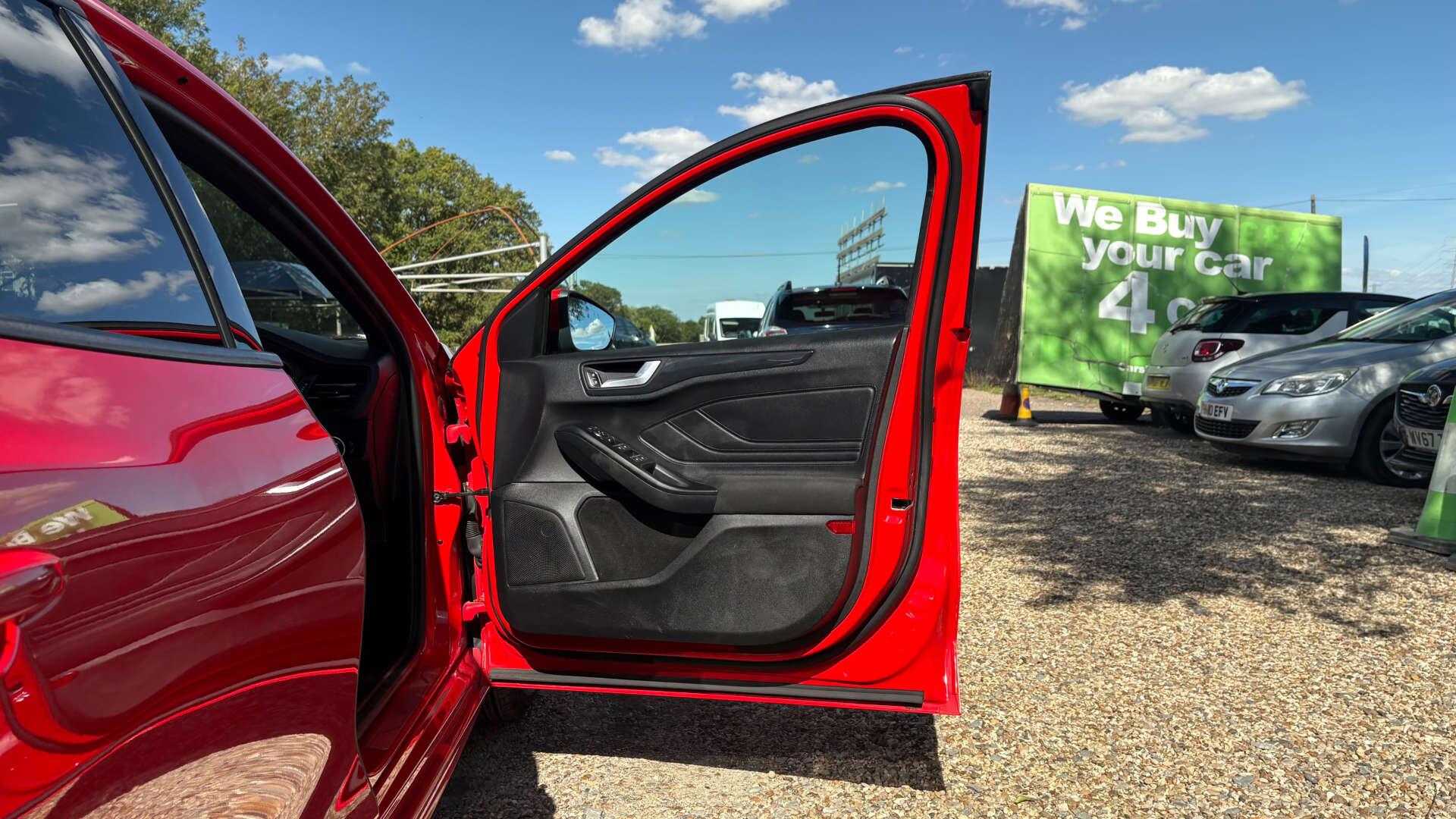 Ford Focus view 44