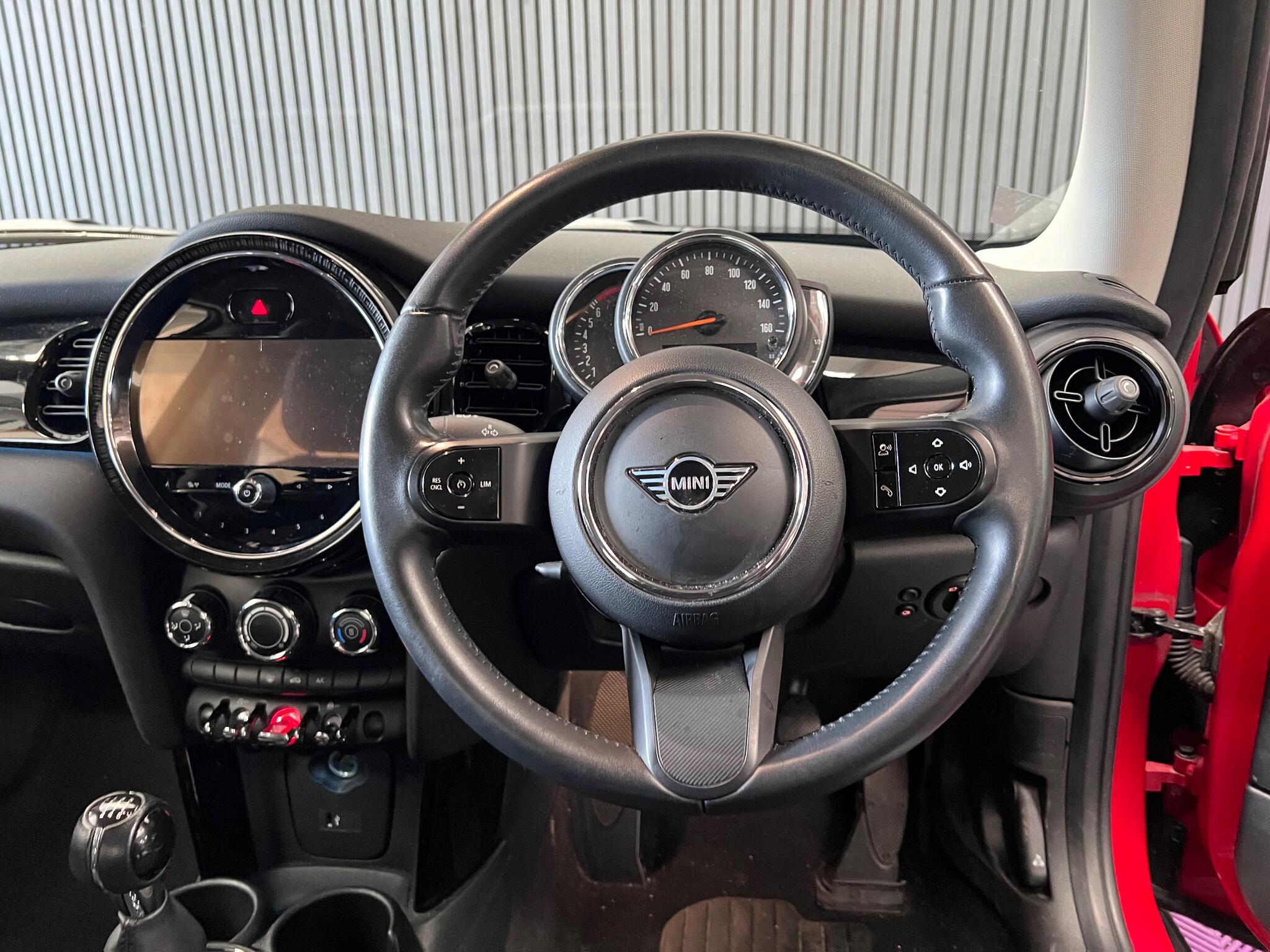 Mini Hatch view 18