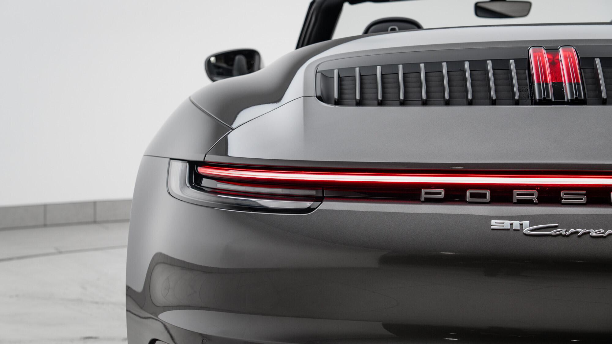 Porsche 911 view 15
