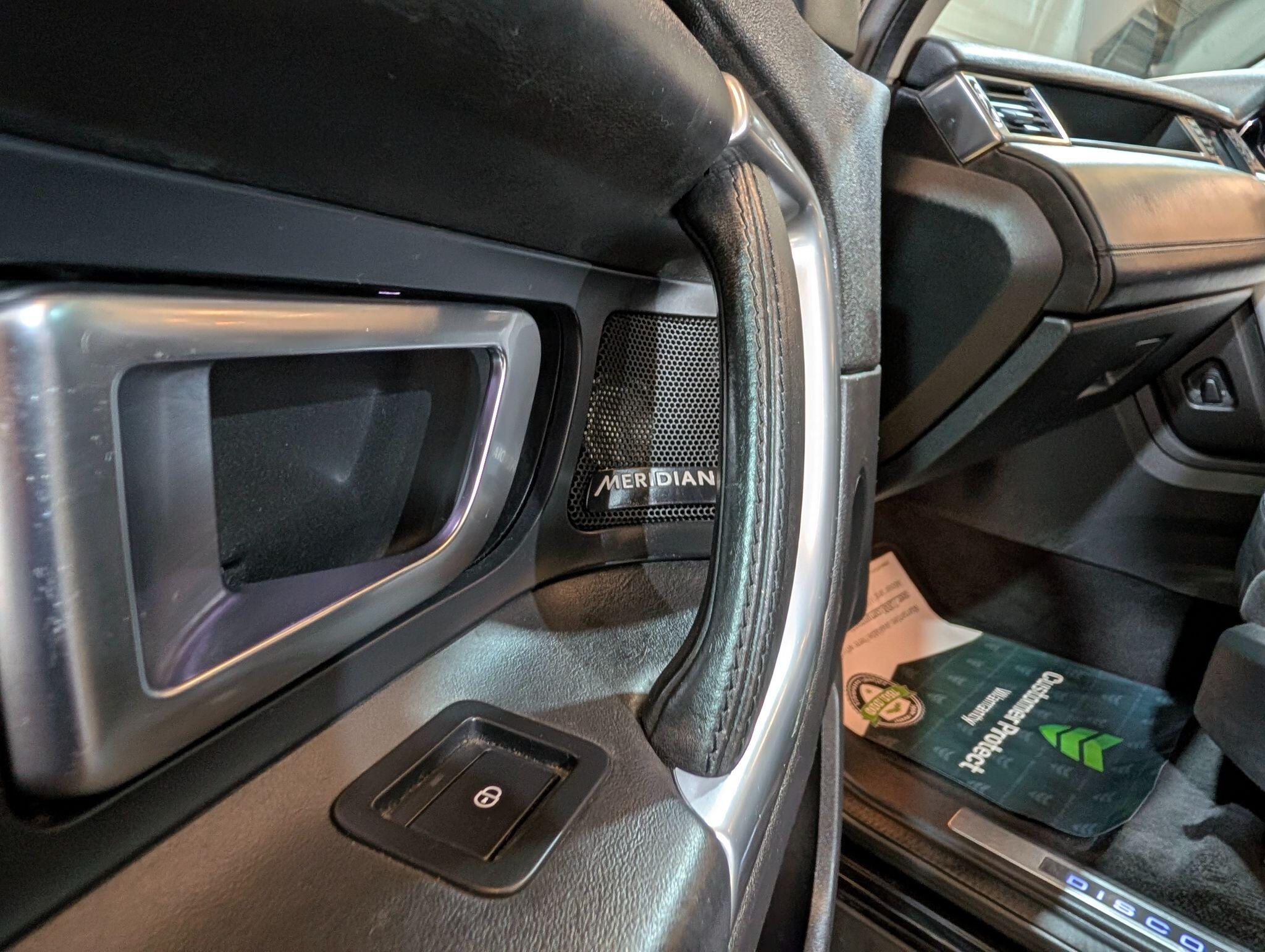 Land Rover Discovery Sport view 92